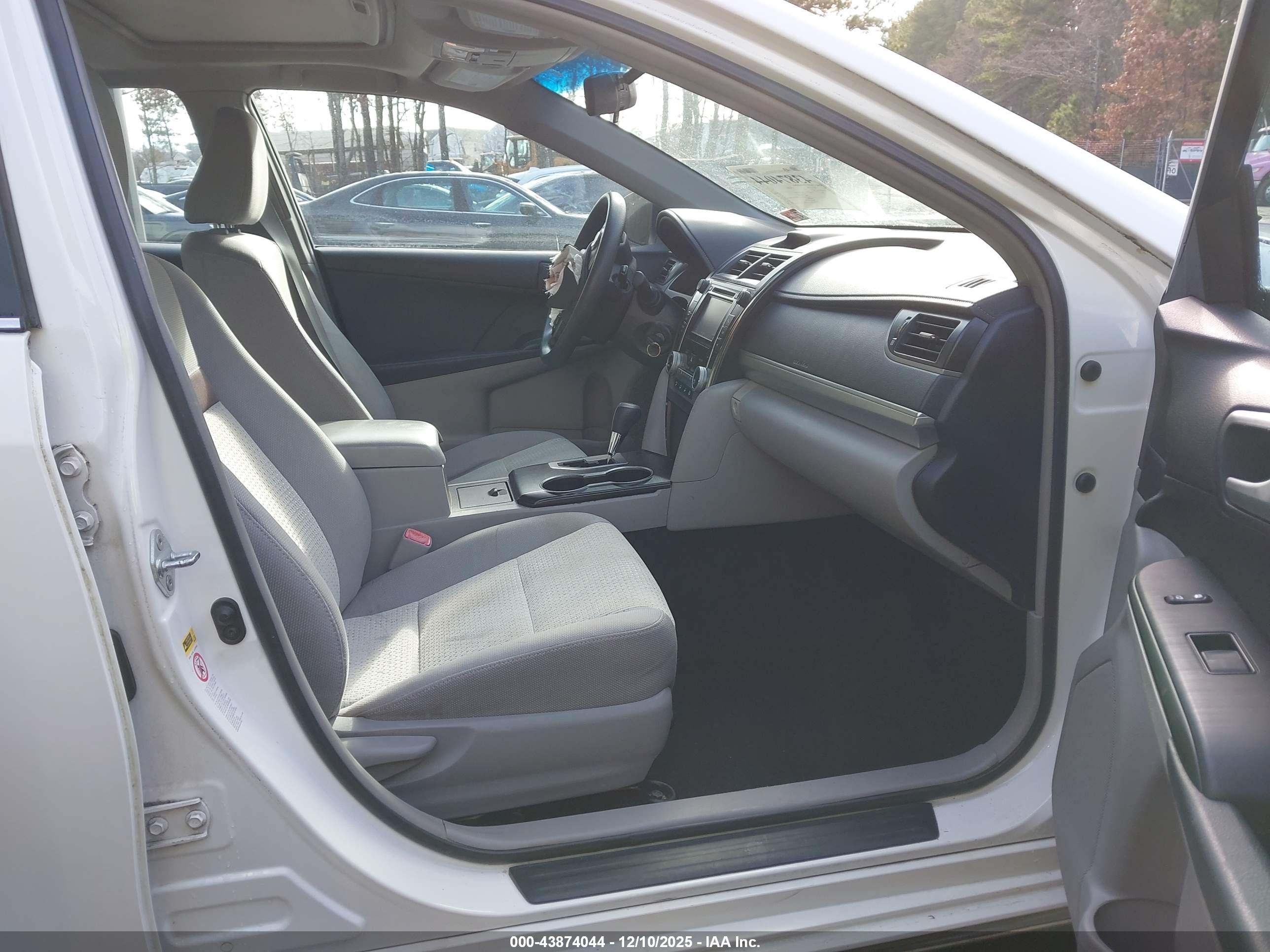 TOYOTA CAMRY image 5