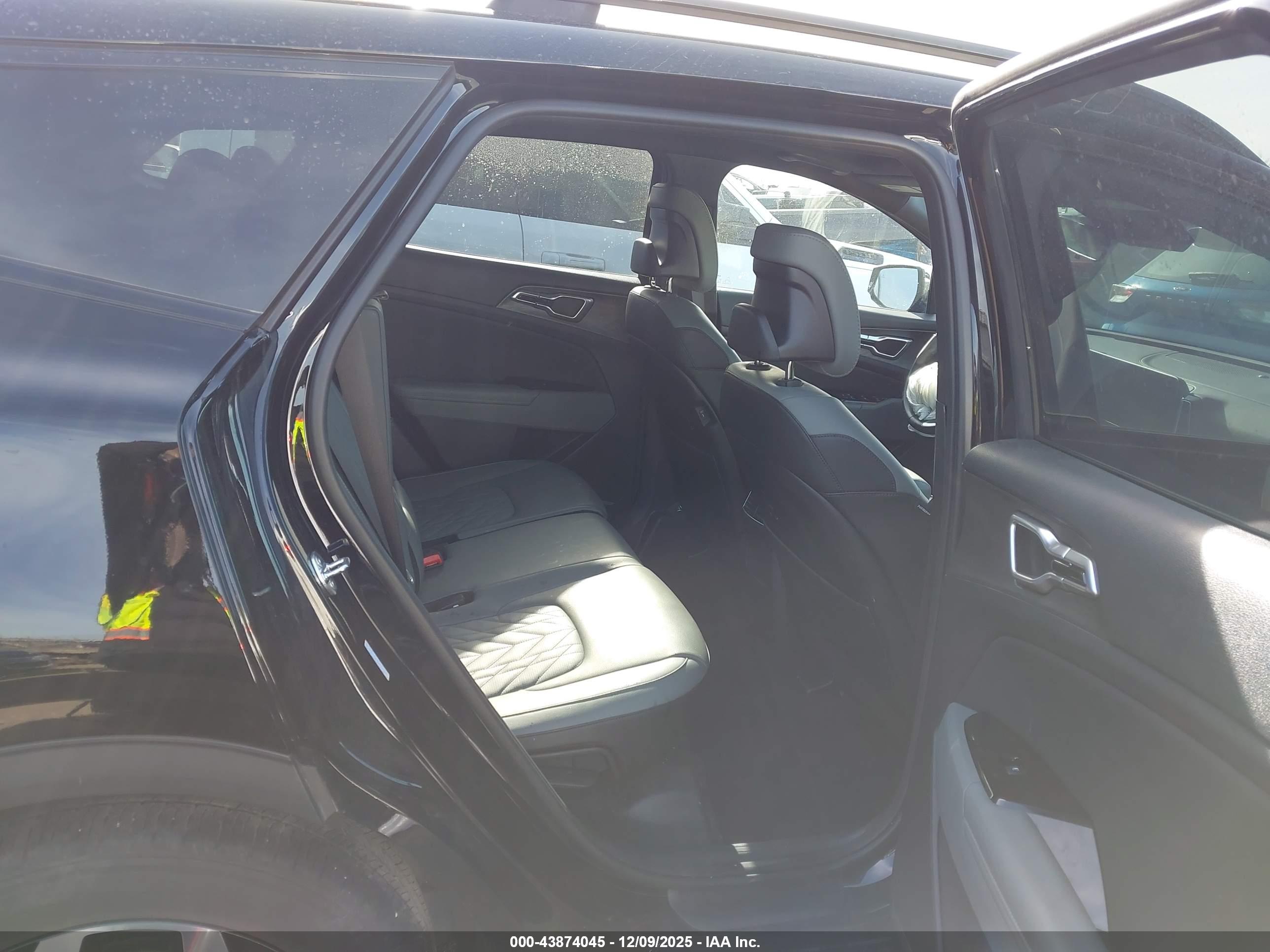 KIA SPORTAGE image 8