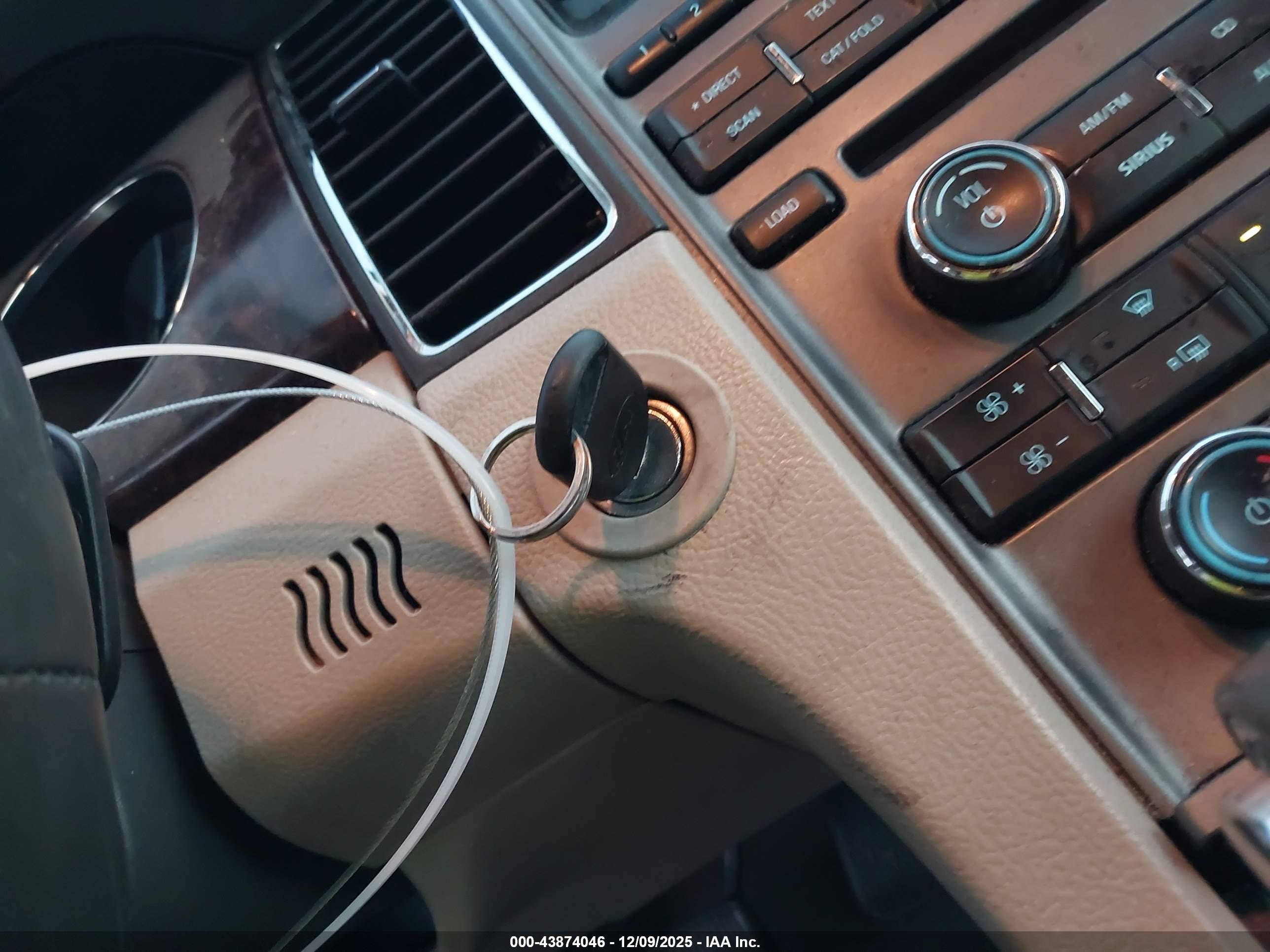 FORD TAURUS image 11