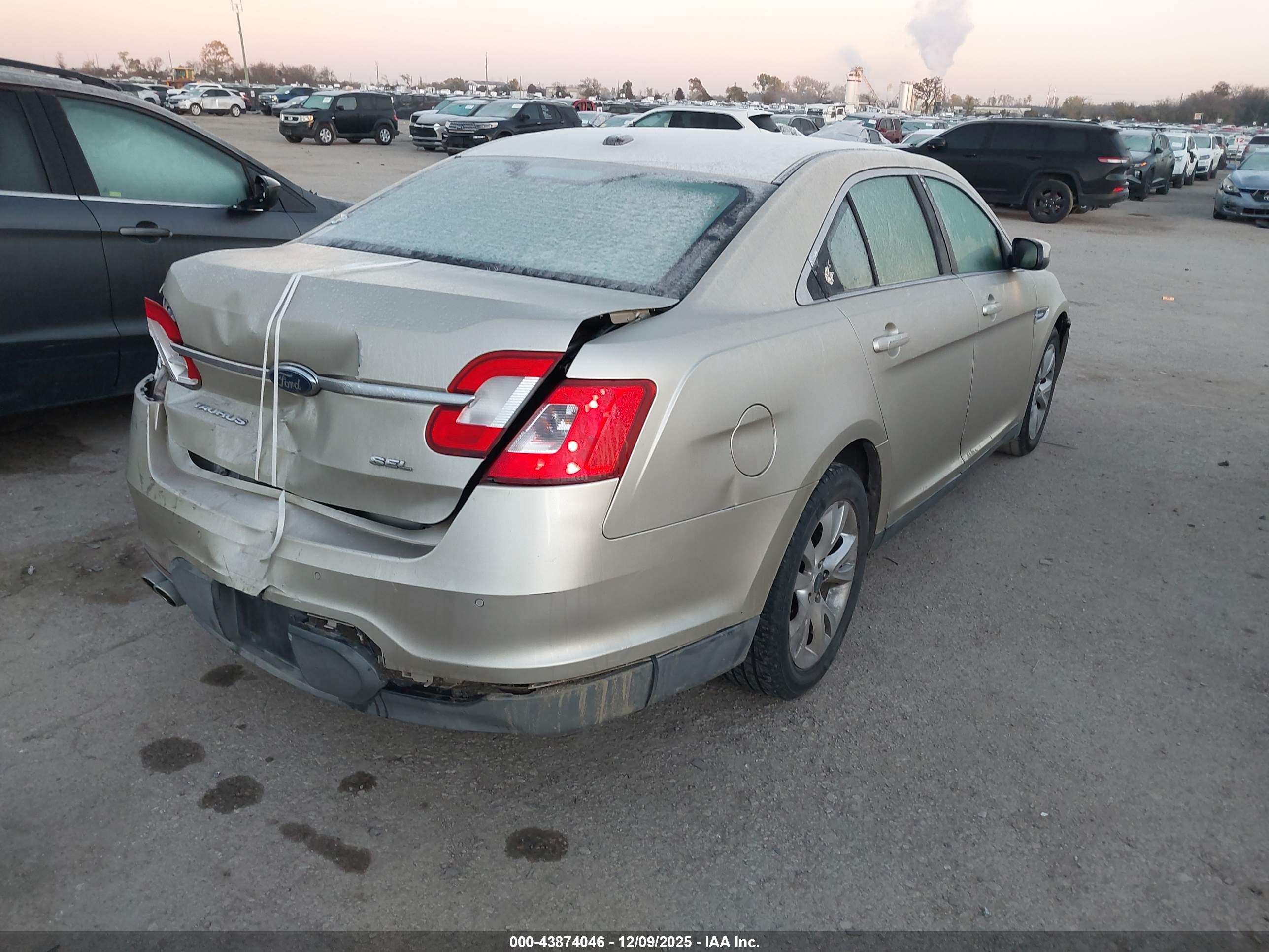 FORD TAURUS image 4