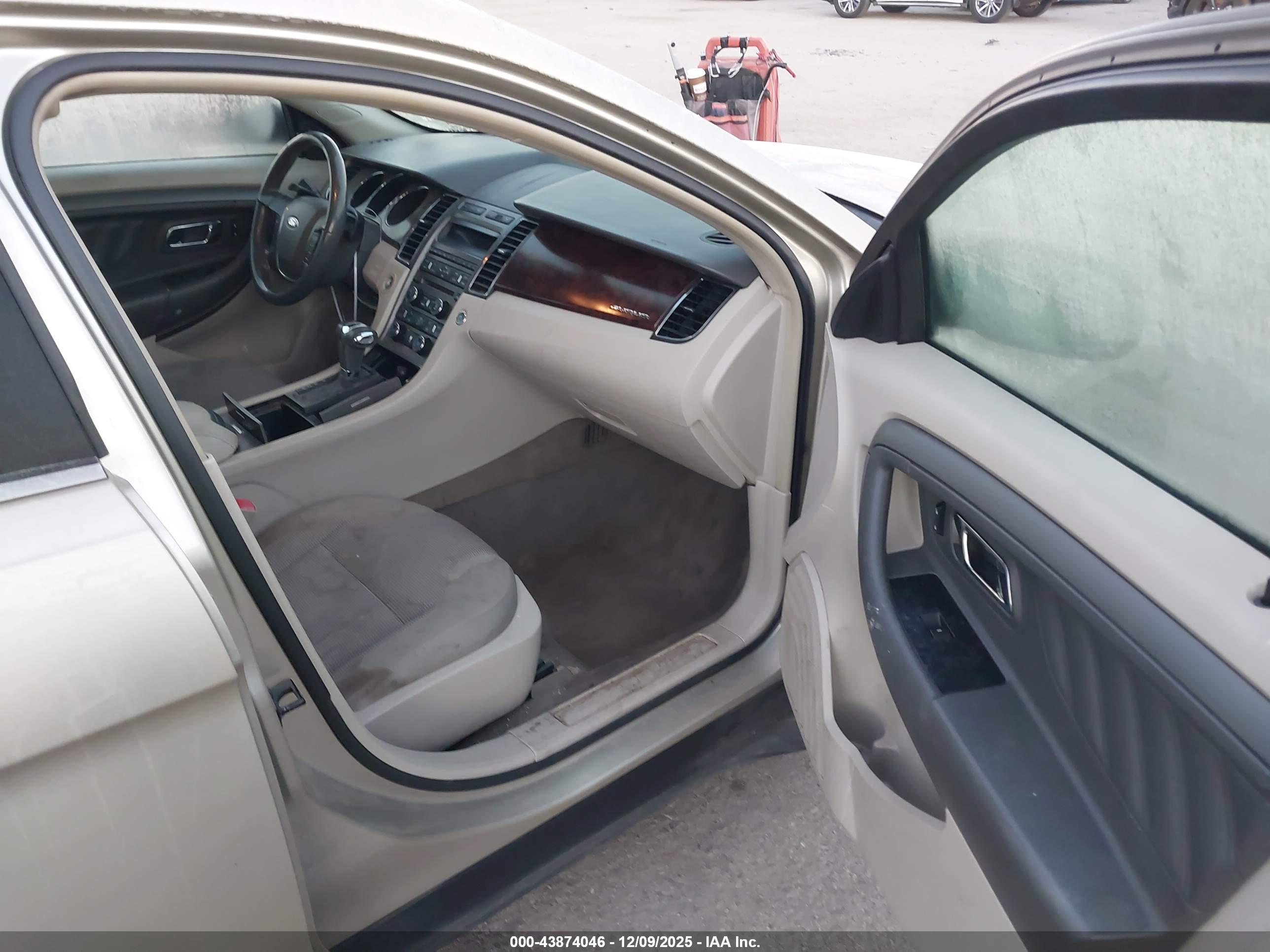 FORD TAURUS image 5