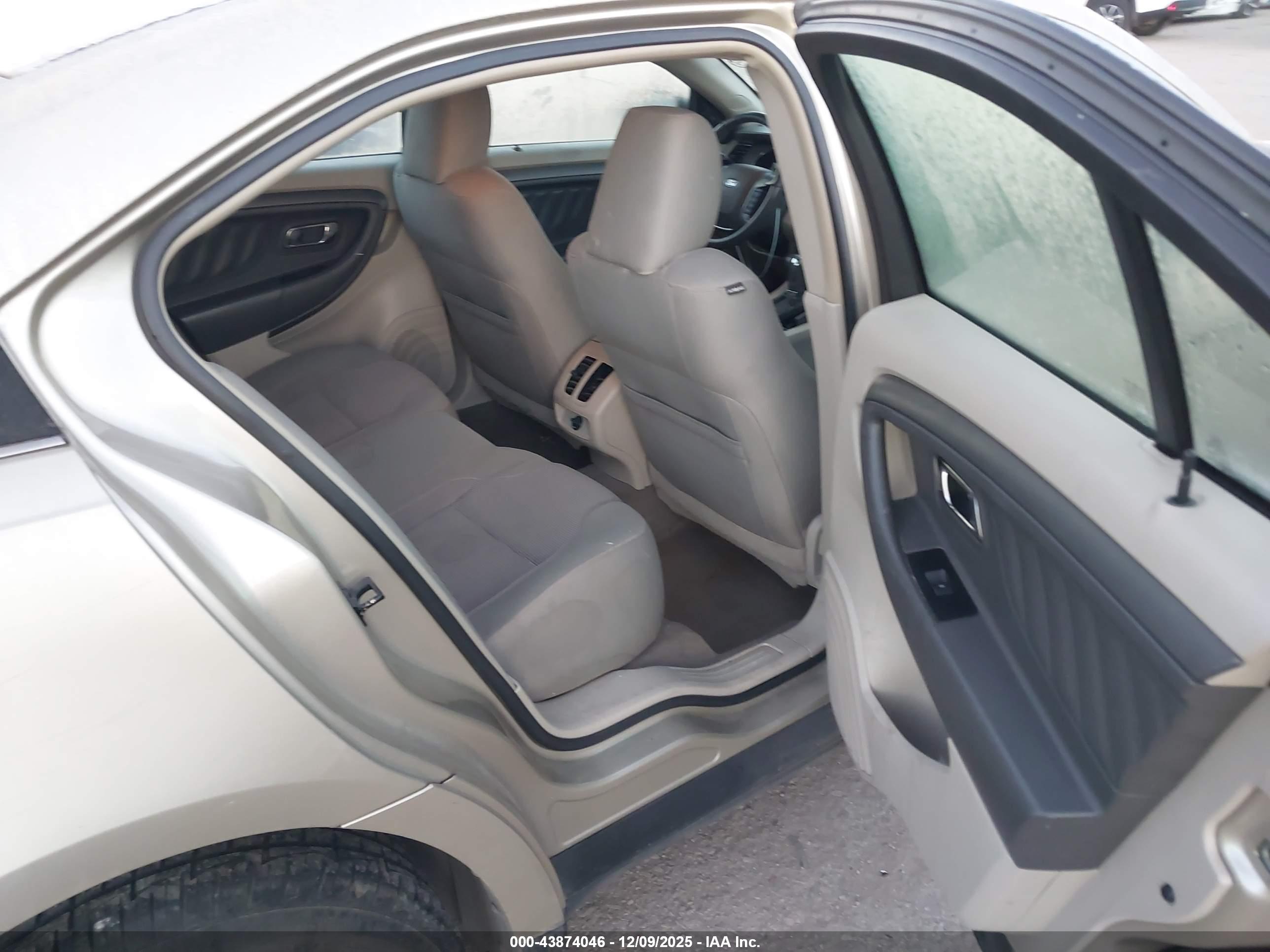 FORD TAURUS image 8