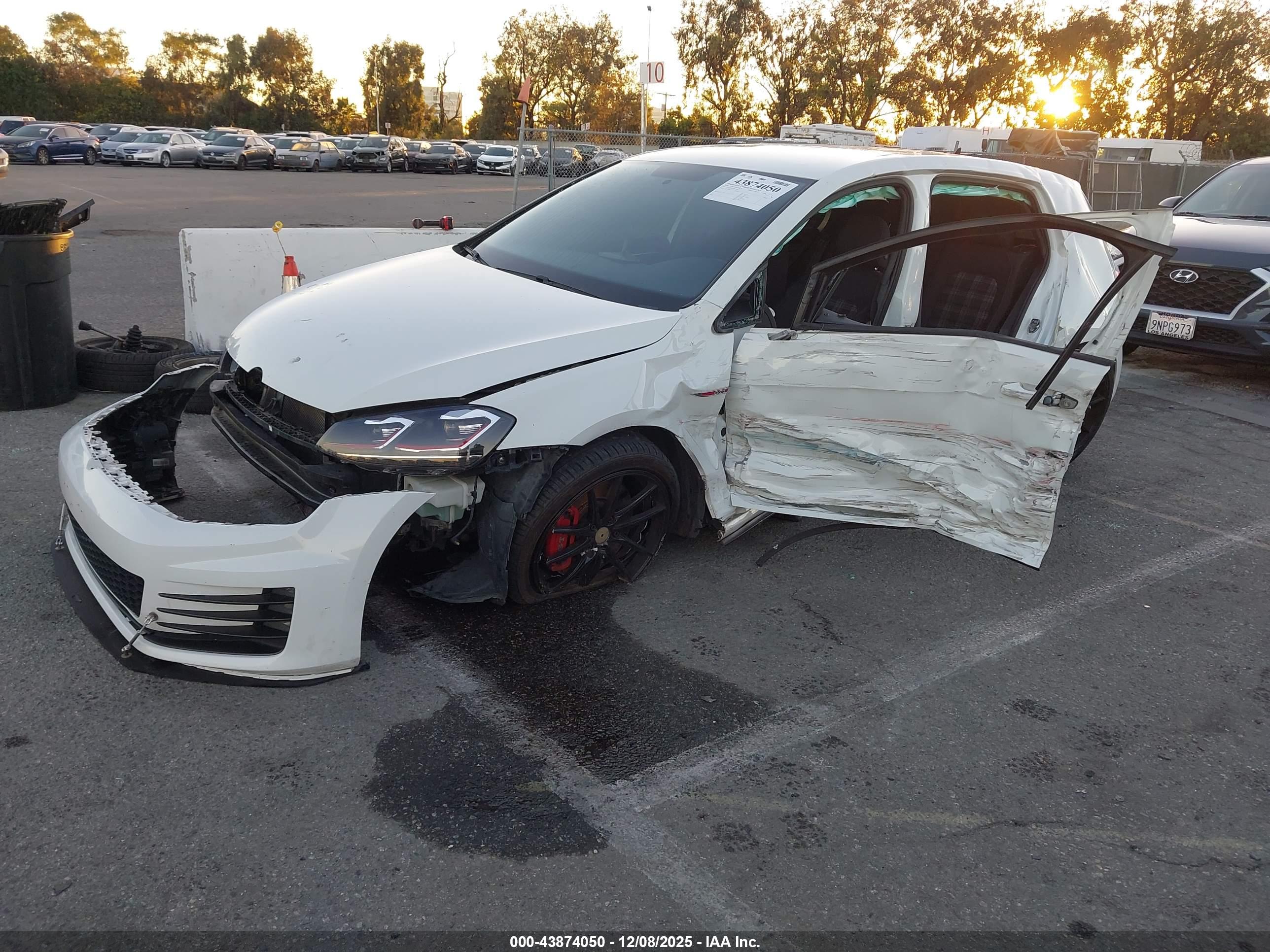 VOLKSWAGEN GOLF image 2