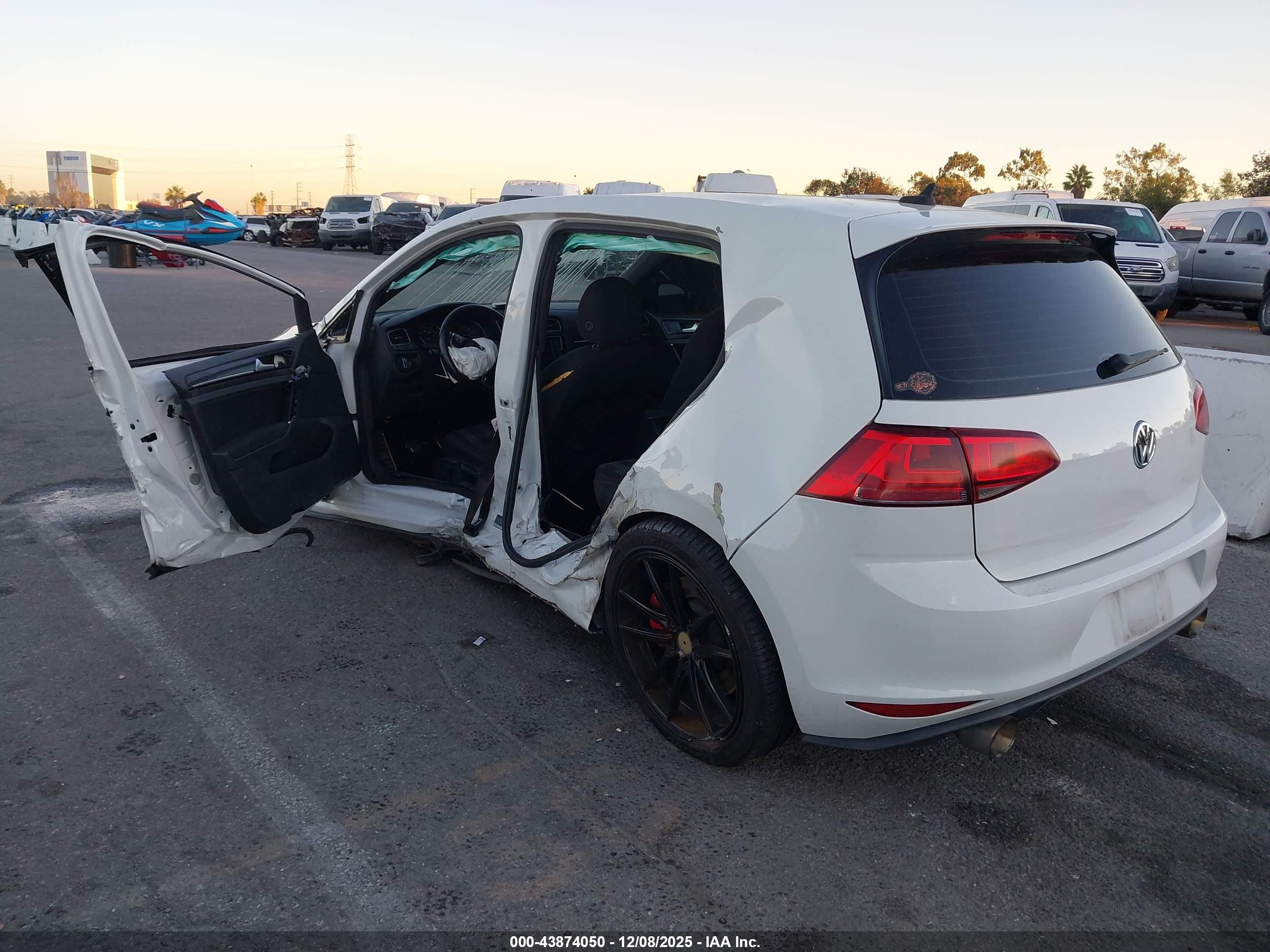 VOLKSWAGEN GOLF image 3