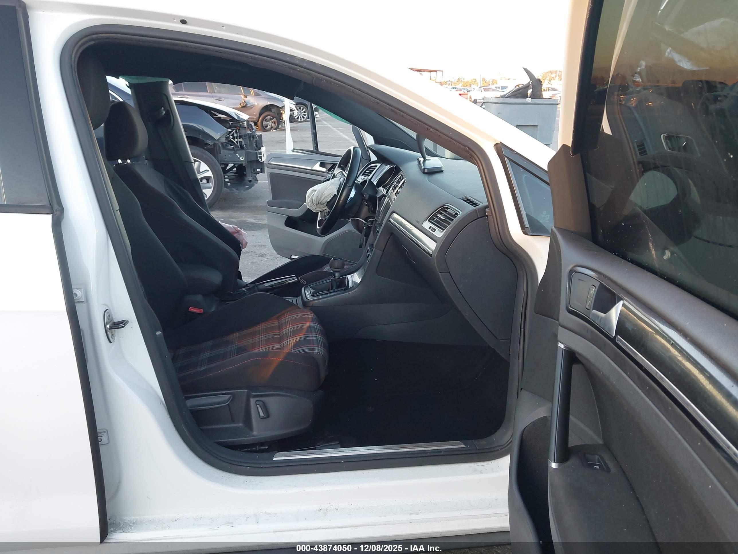 VOLKSWAGEN GOLF image 5