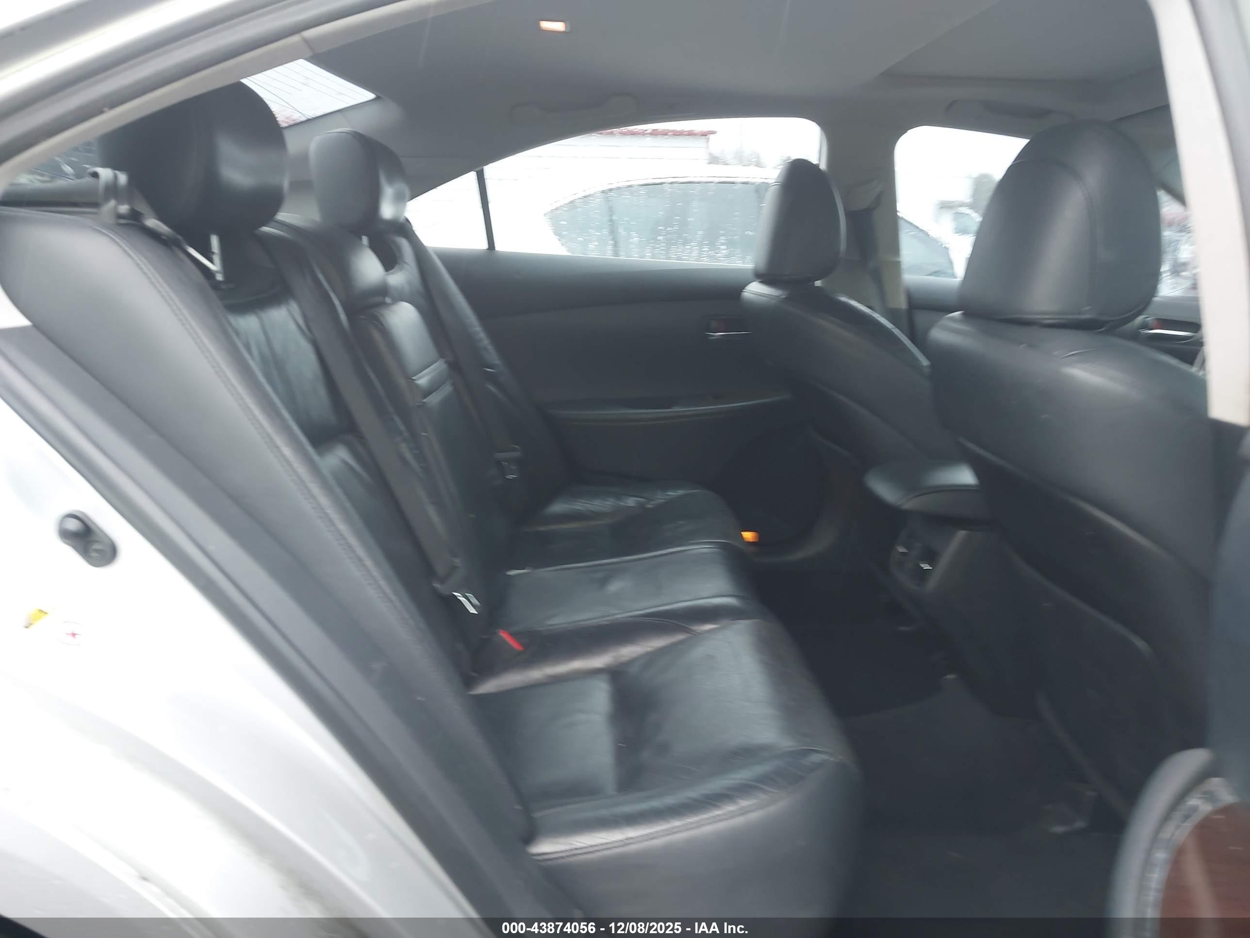 LEXUS ES image 8