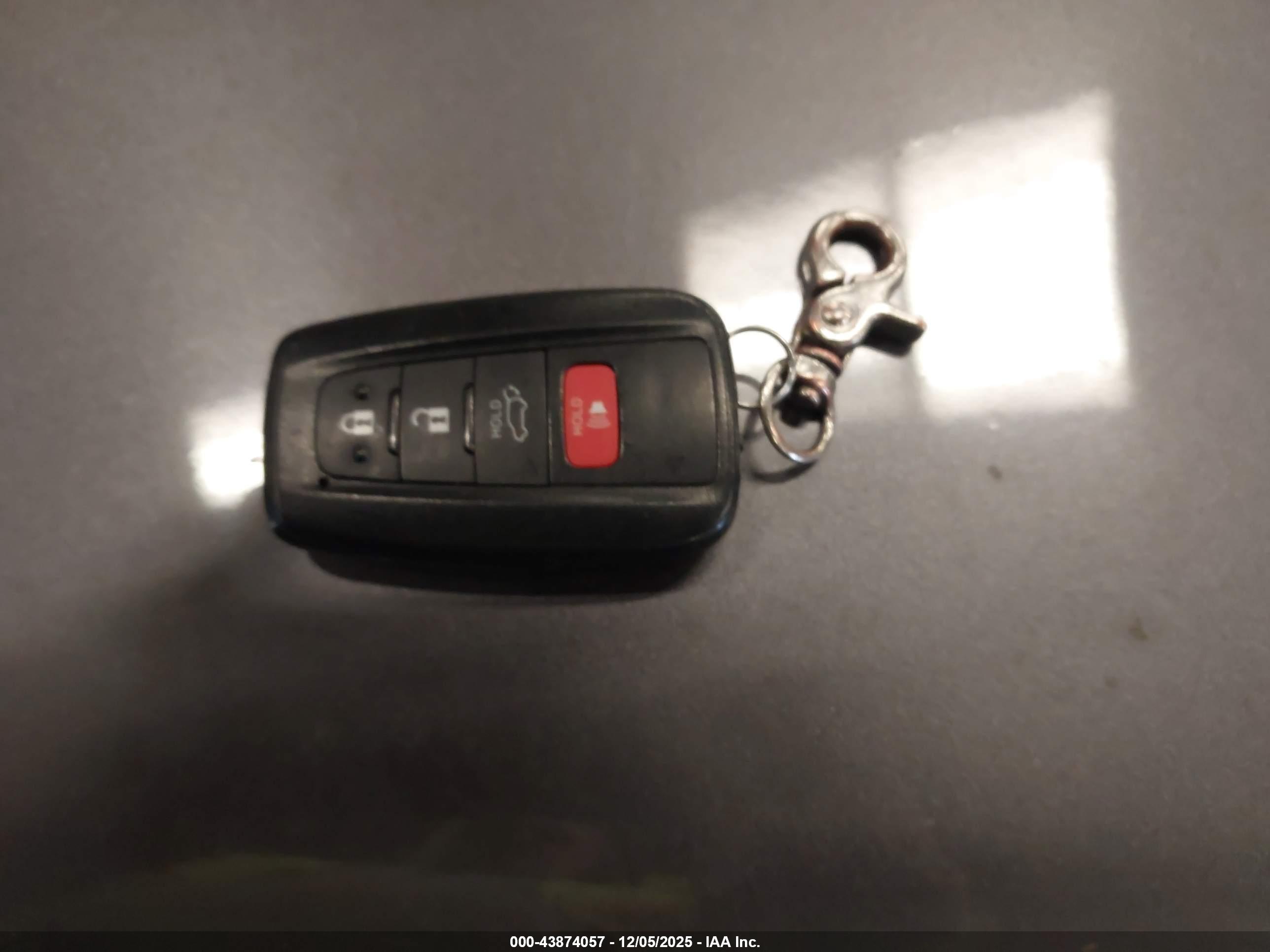 TOYOTA RAV4 image 11