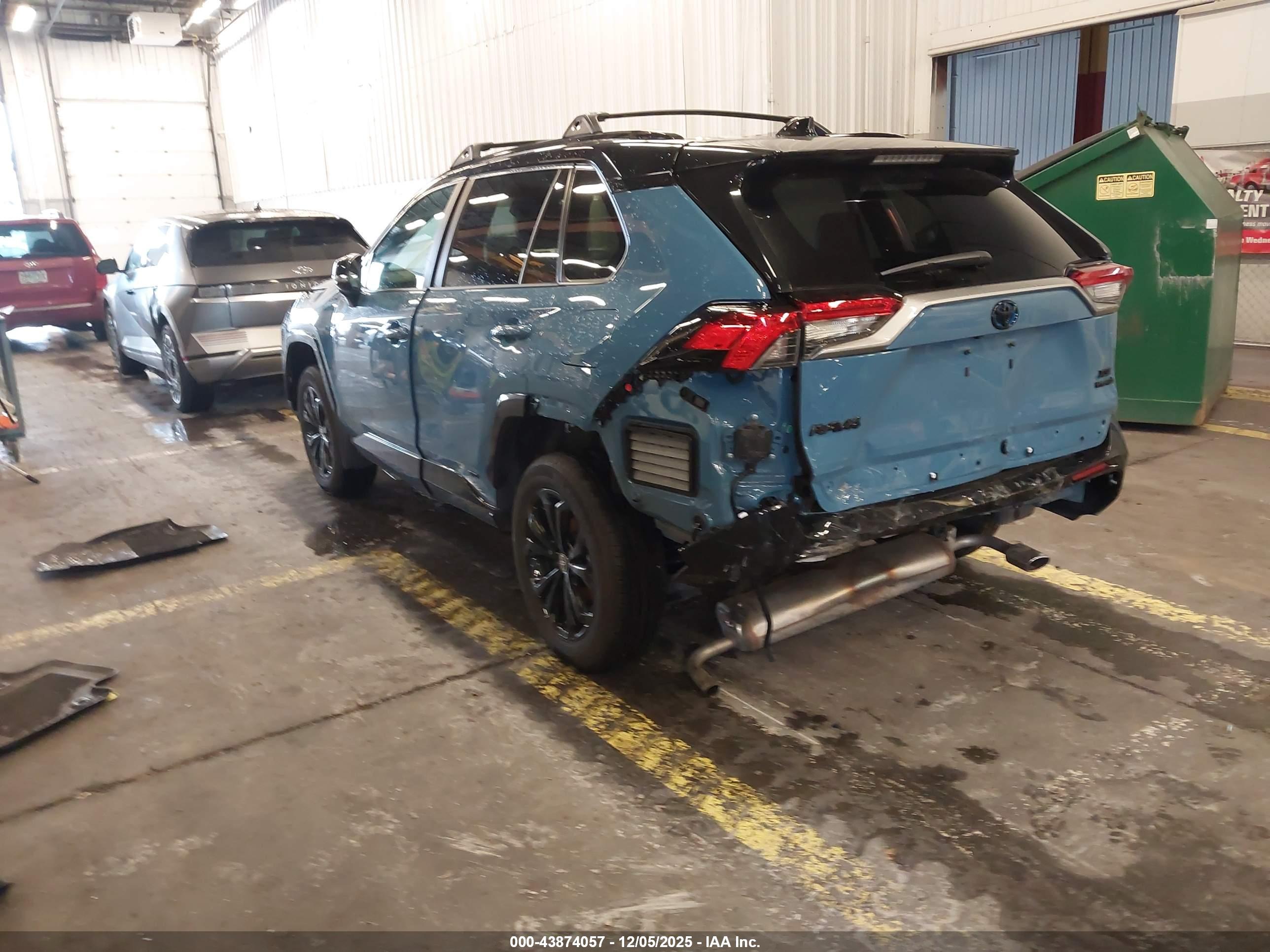 TOYOTA RAV4 image 3