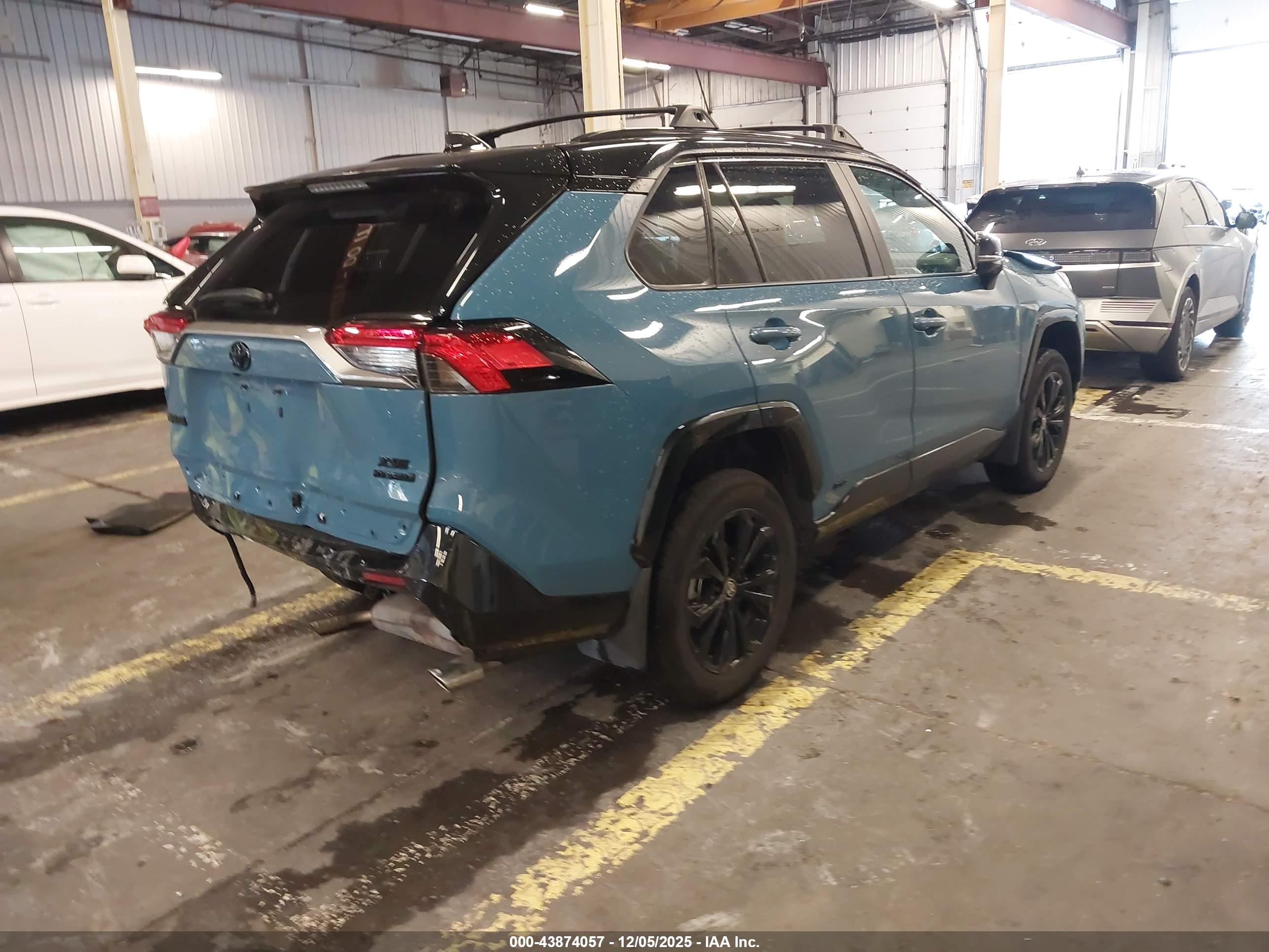 TOYOTA RAV4 image 4