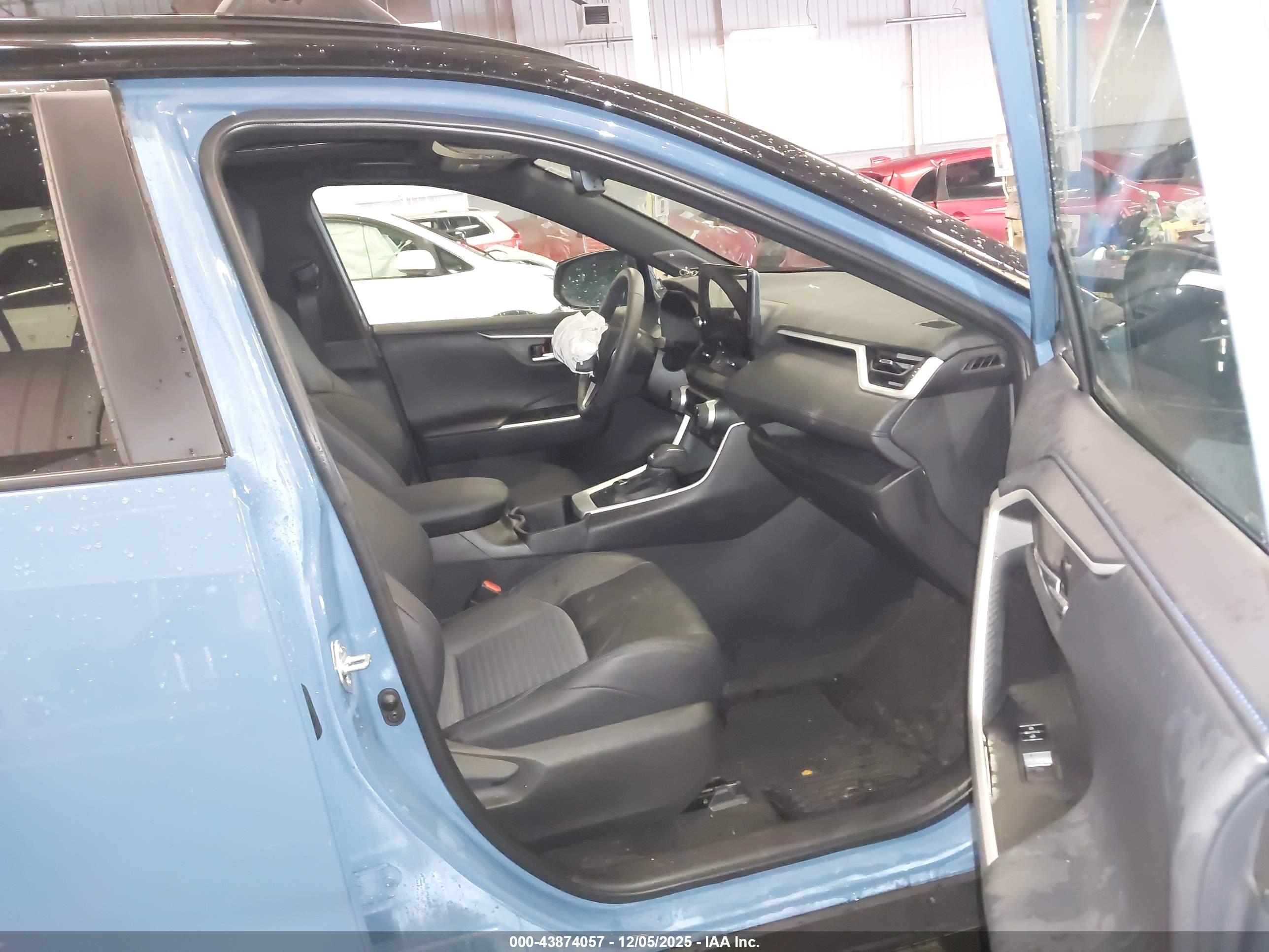 TOYOTA RAV4 image 5