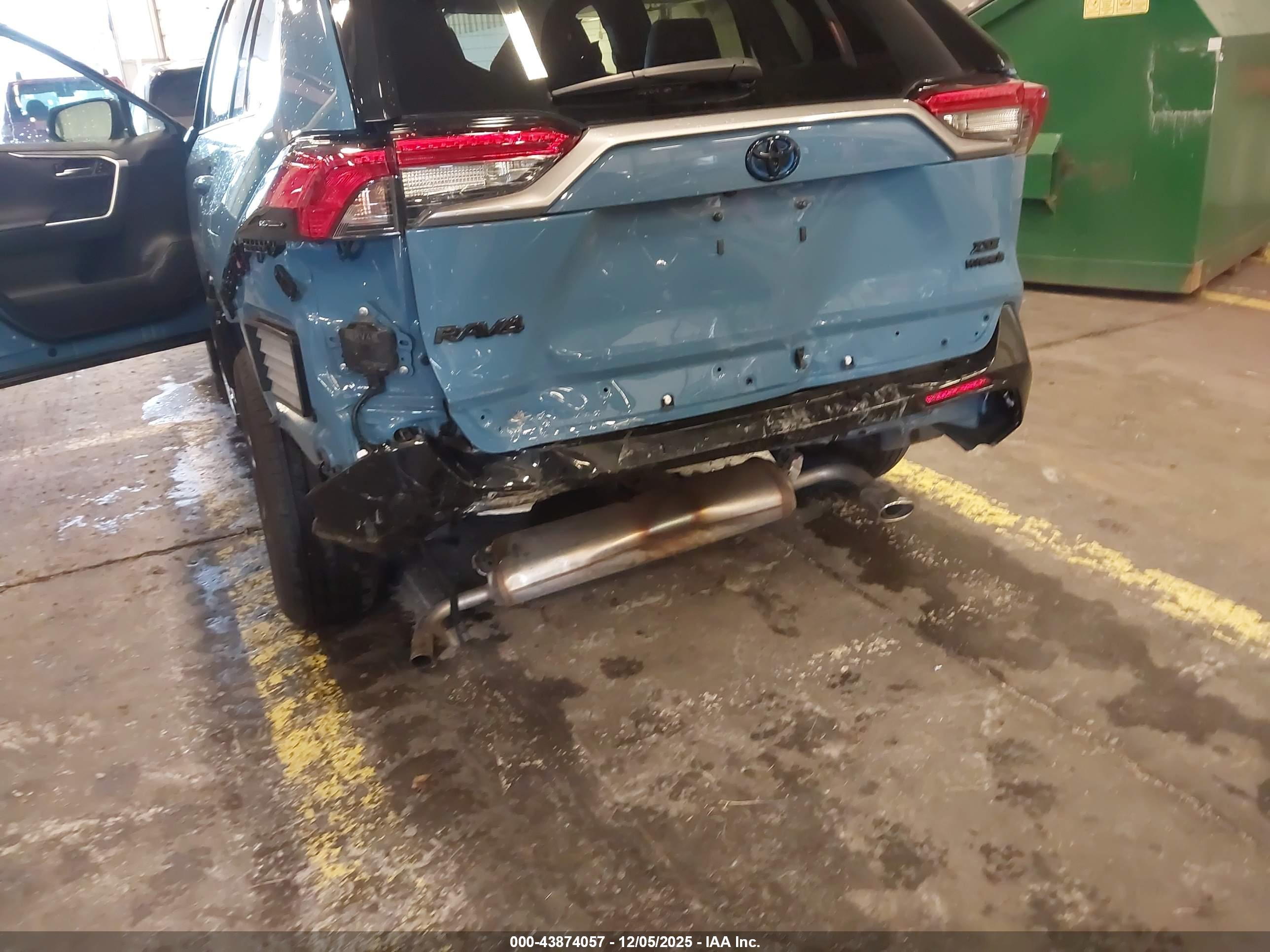 TOYOTA RAV4 image 6