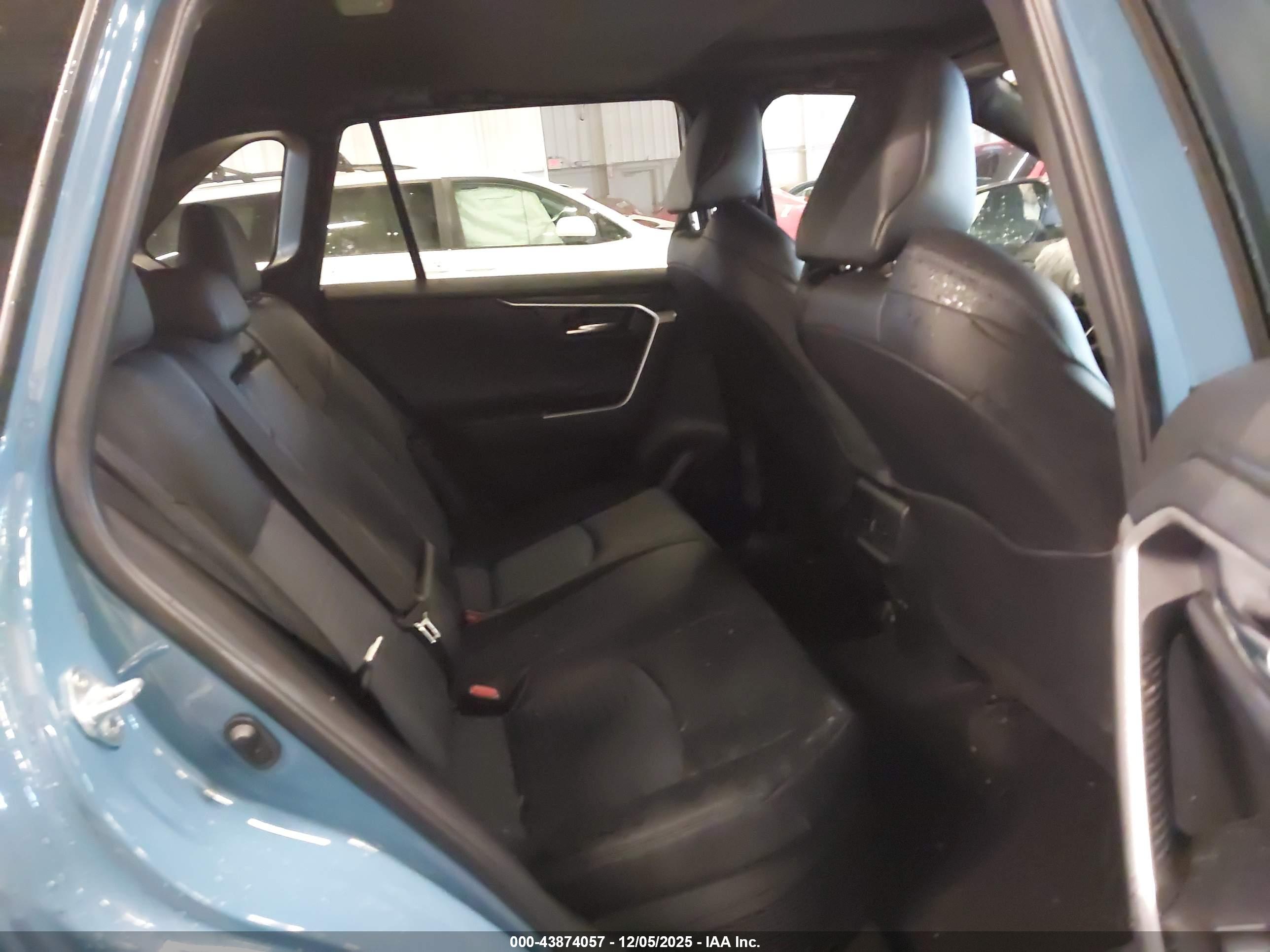 TOYOTA RAV4 image 8
