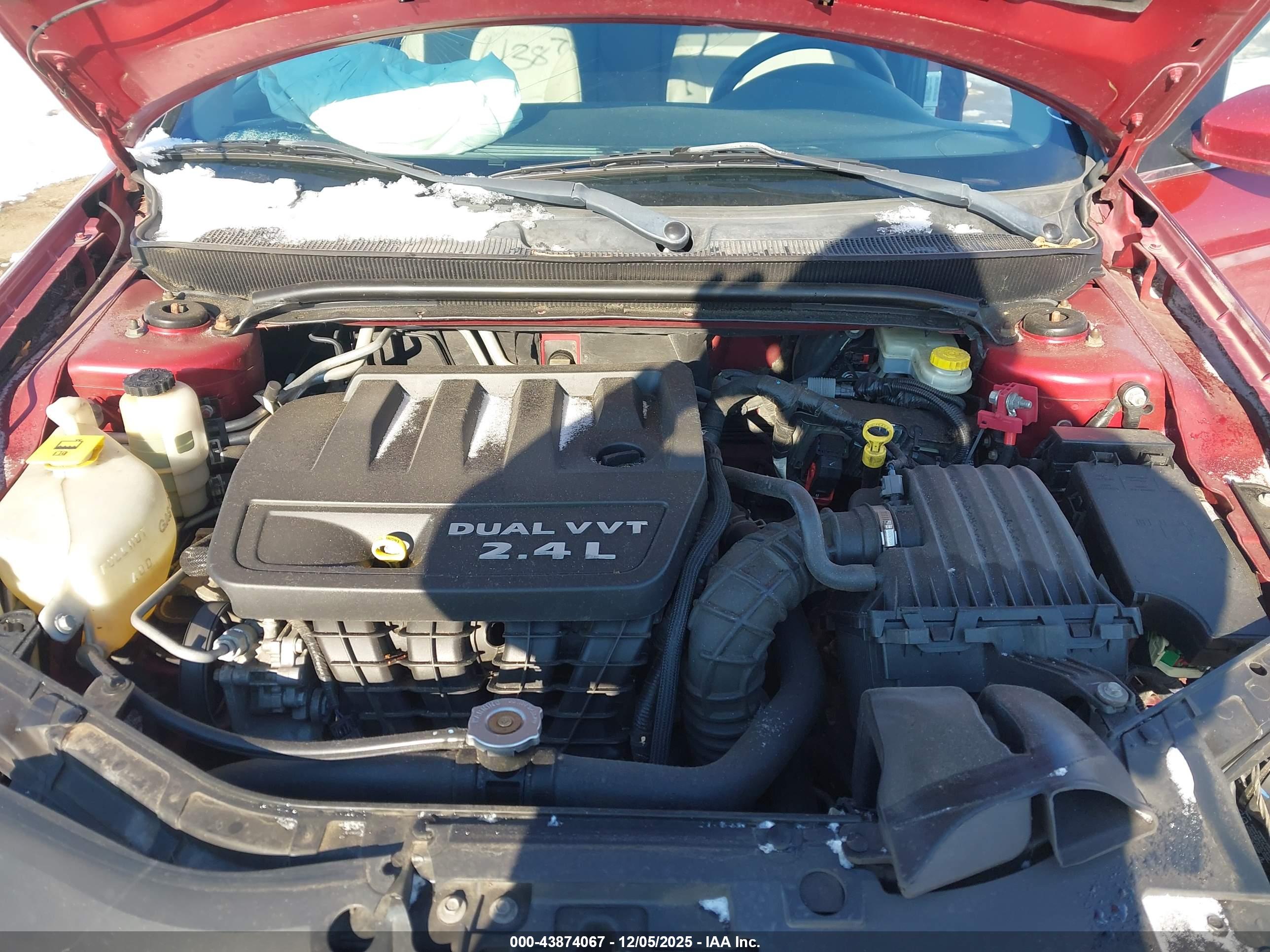 CHRYSLER 200 image 10