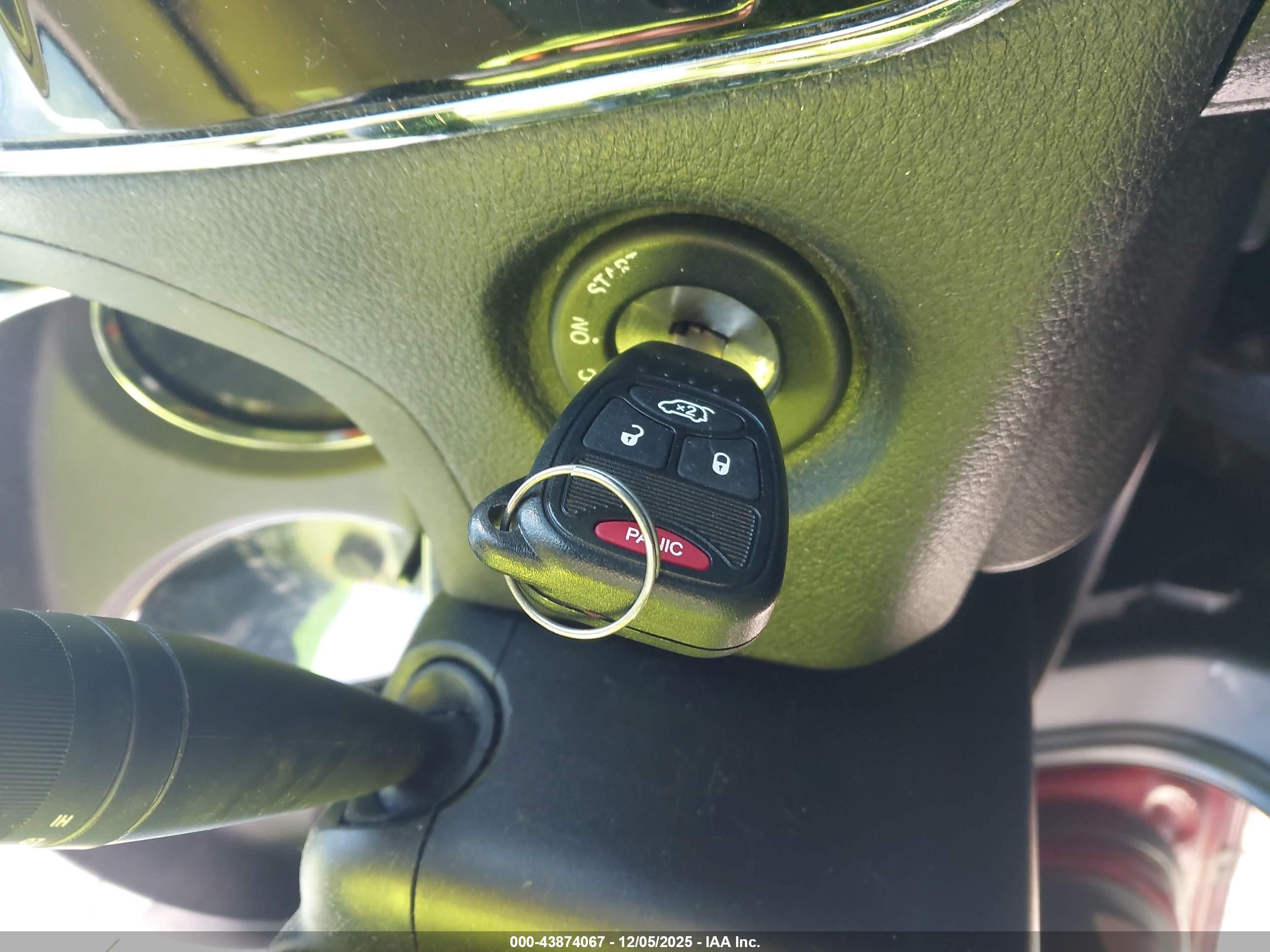 CHRYSLER 200 image 11