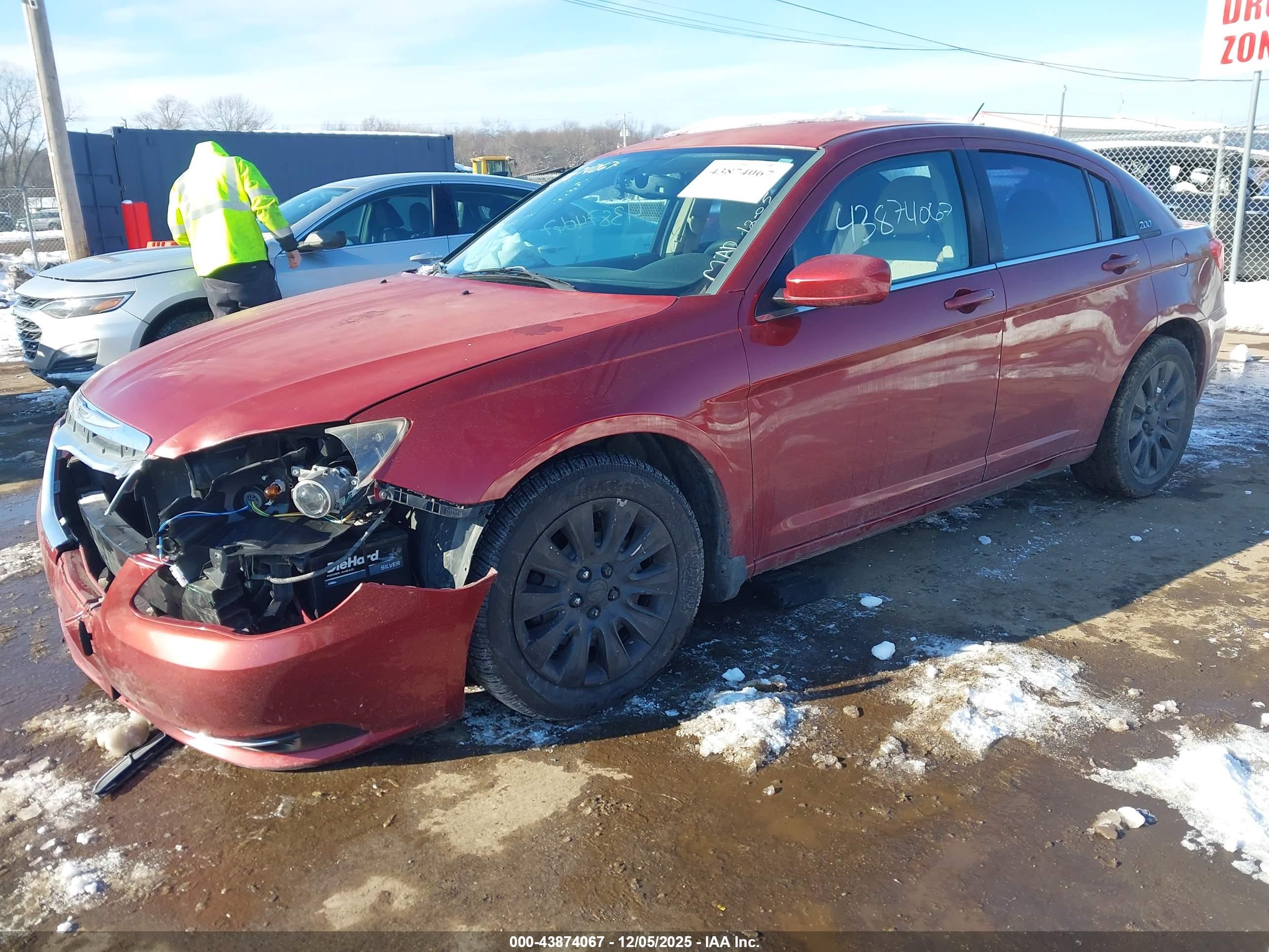 CHRYSLER 200 image 2