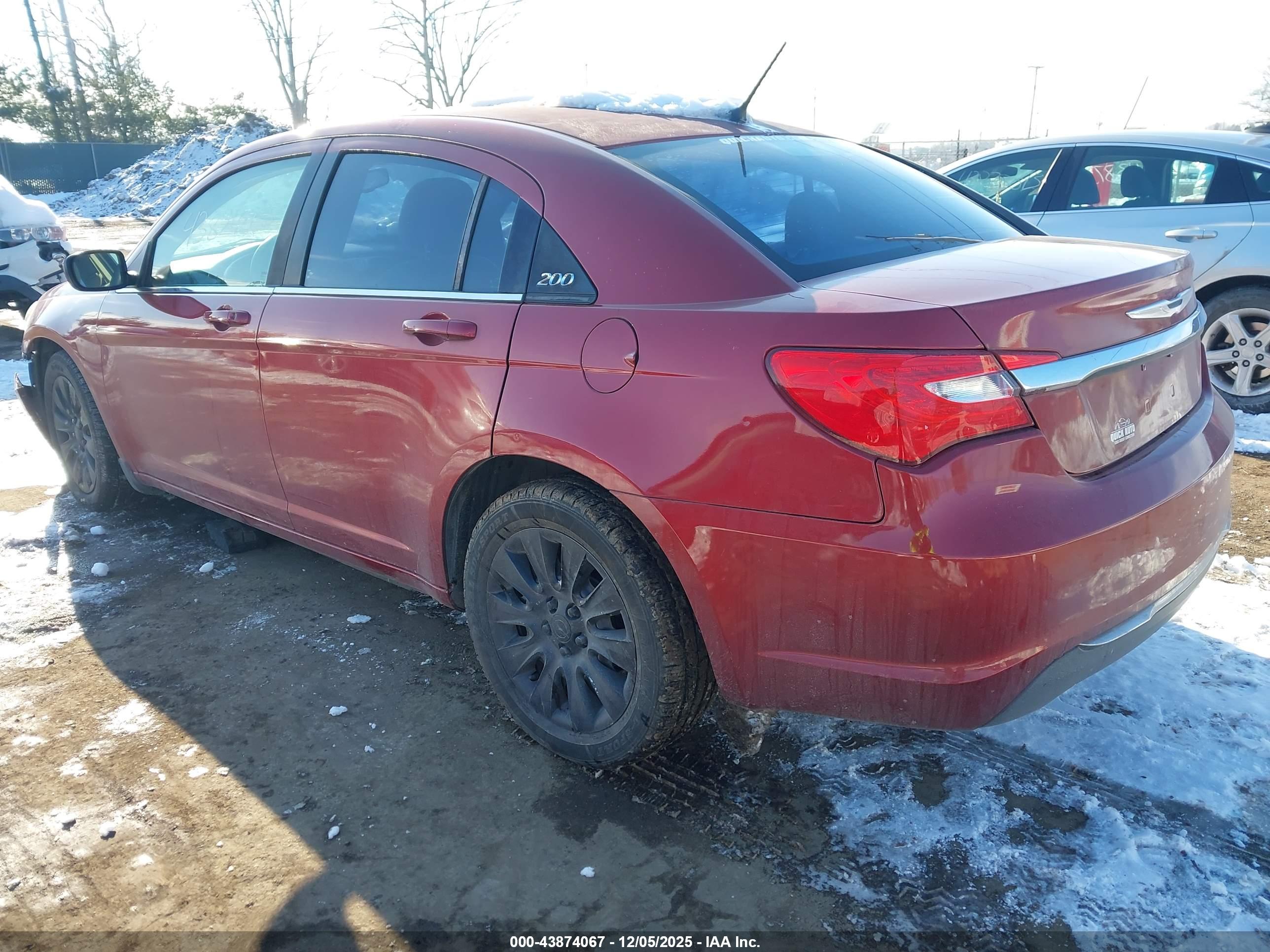 CHRYSLER 200 image 3