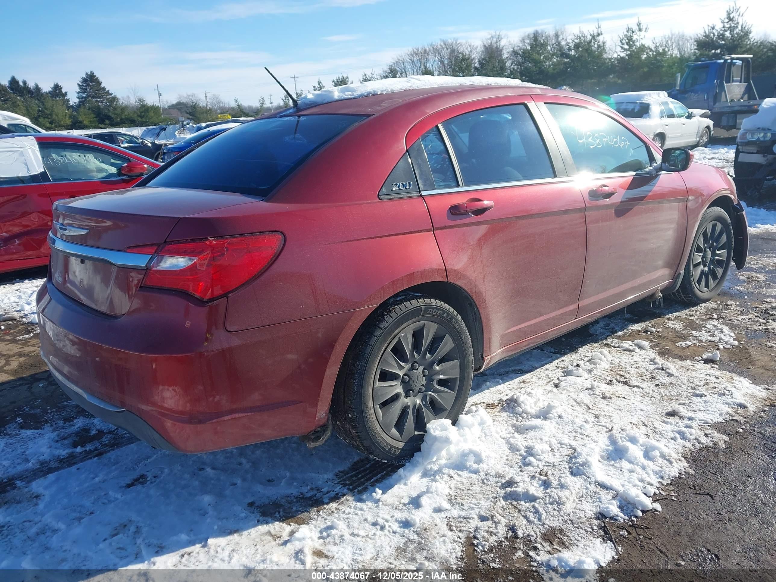 CHRYSLER 200 image 4