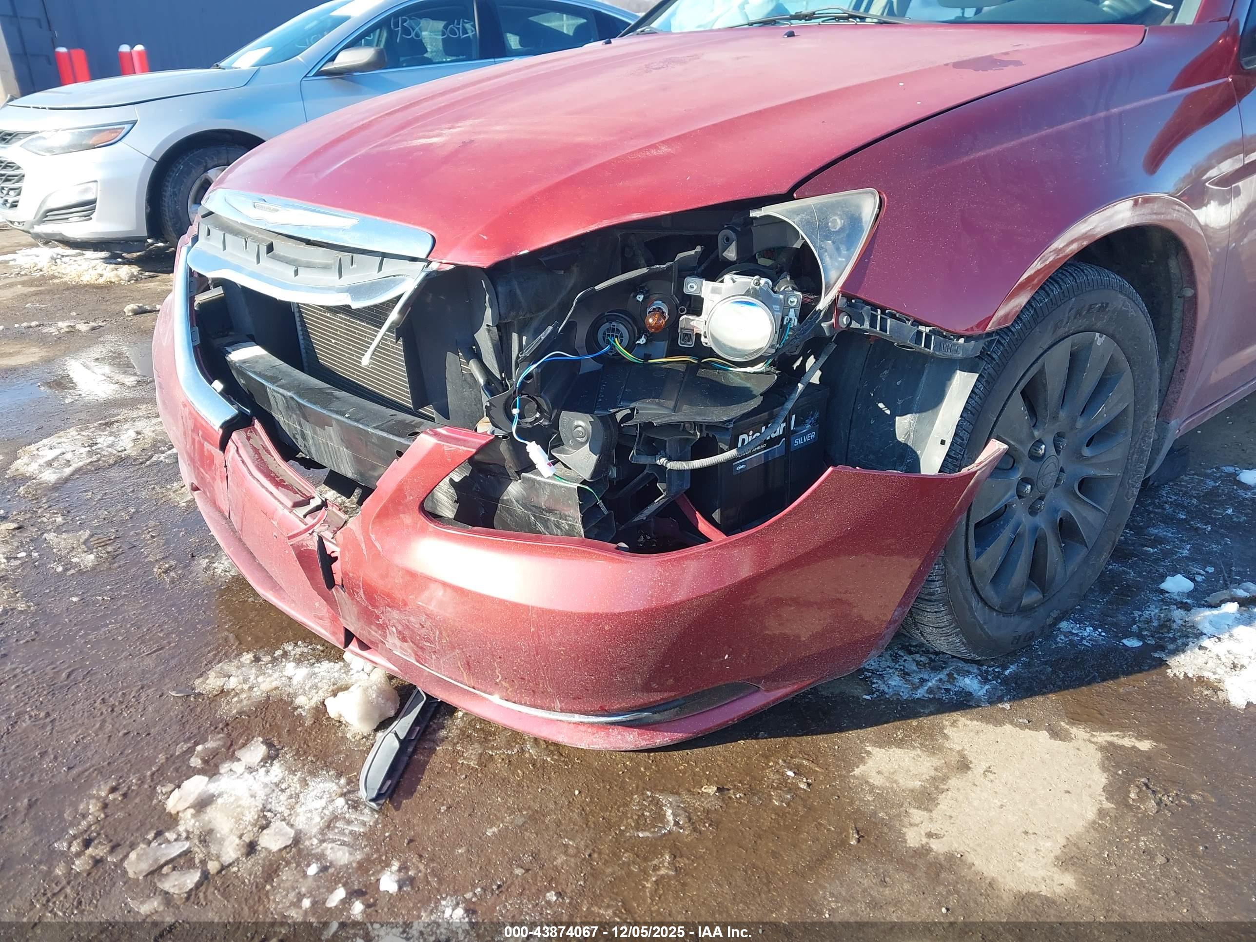 CHRYSLER 200 image 6