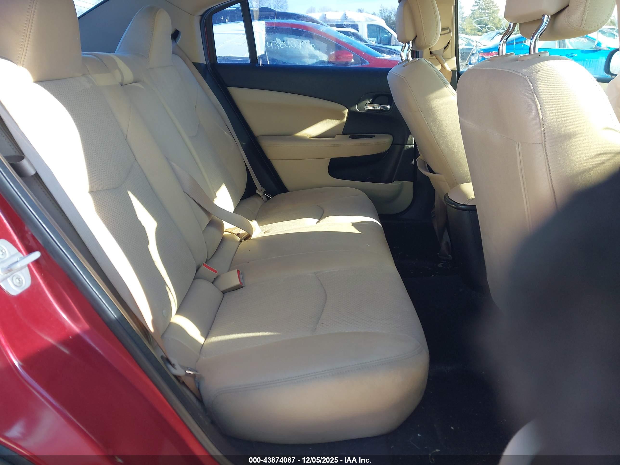 CHRYSLER 200 image 8