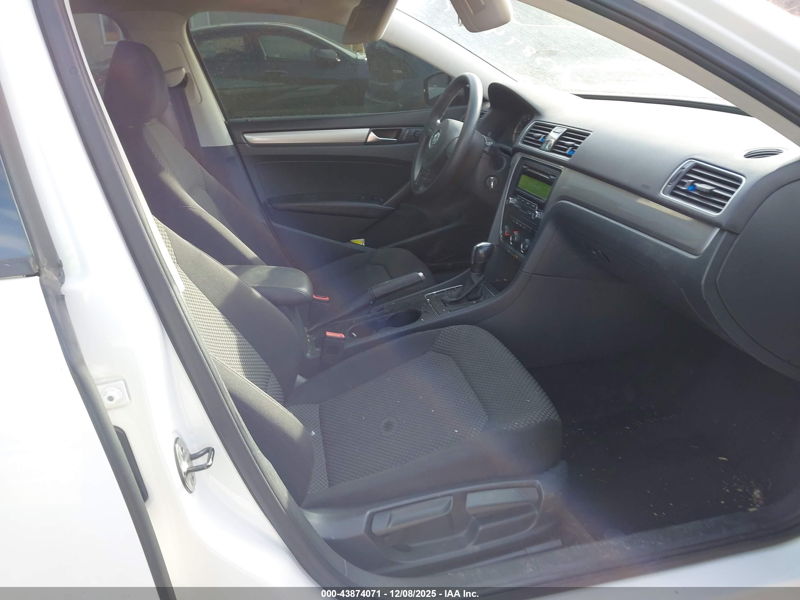 VOLKSWAGEN PASSAT image 5