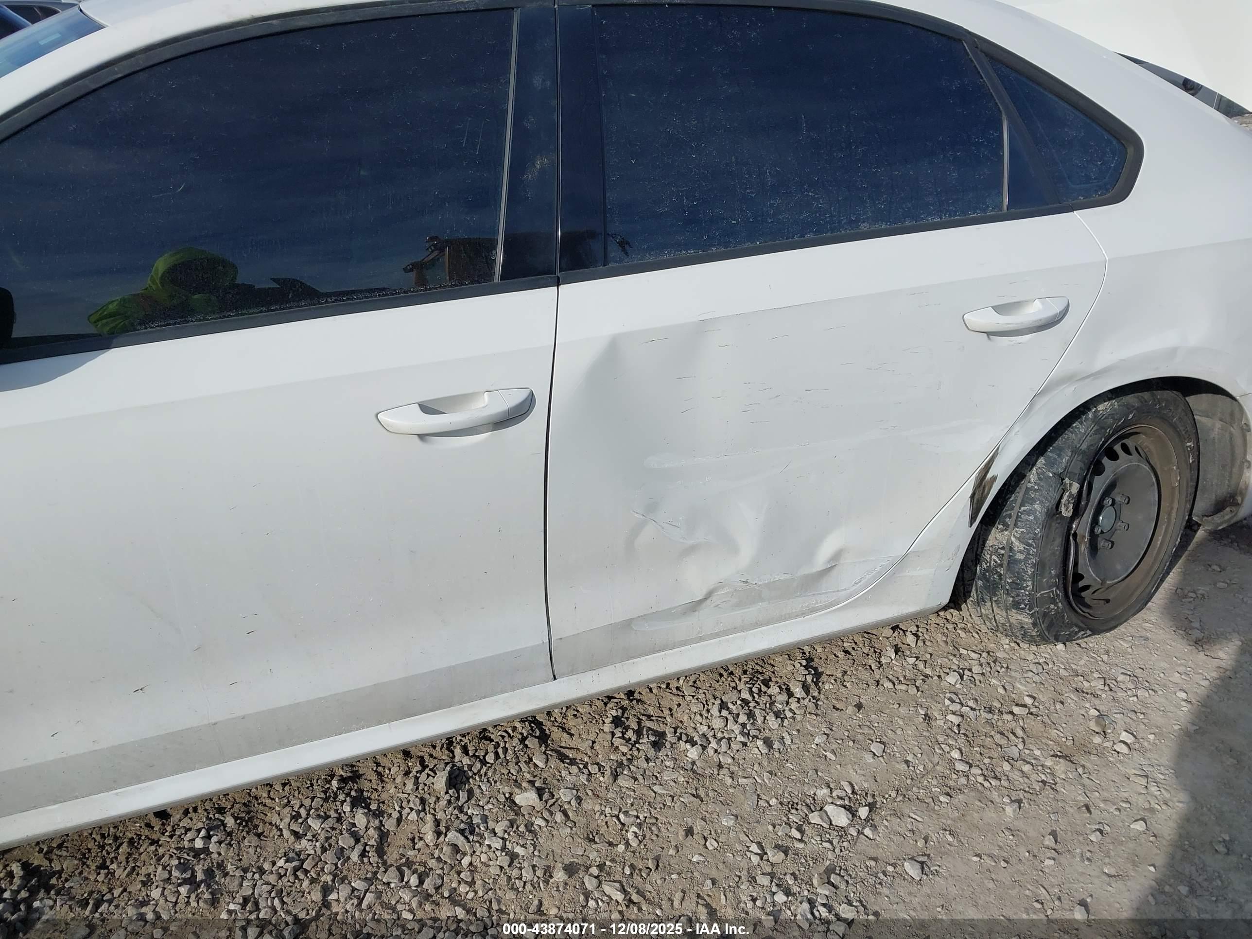 VOLKSWAGEN PASSAT image 6
