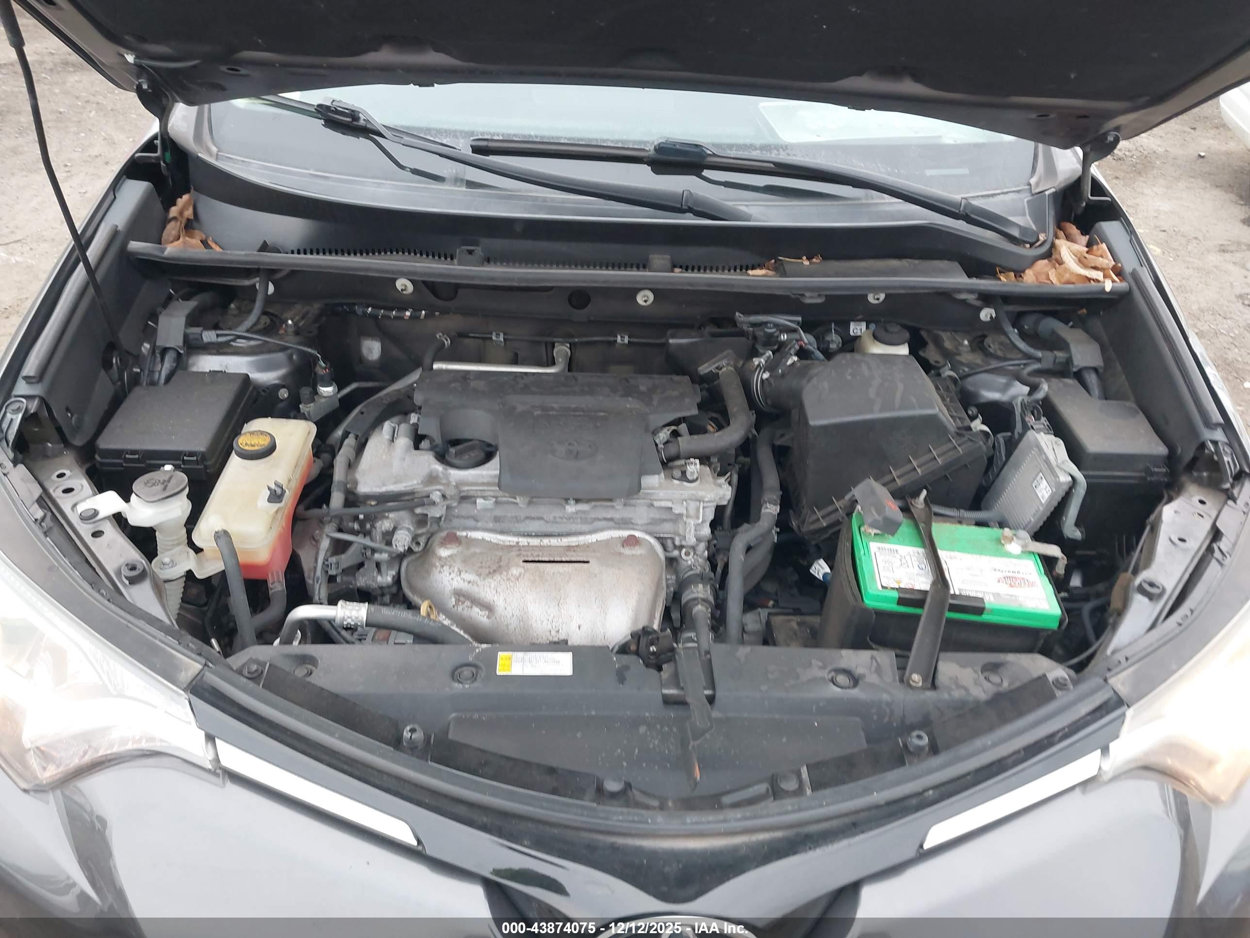 TOYOTA RAV4 image 10