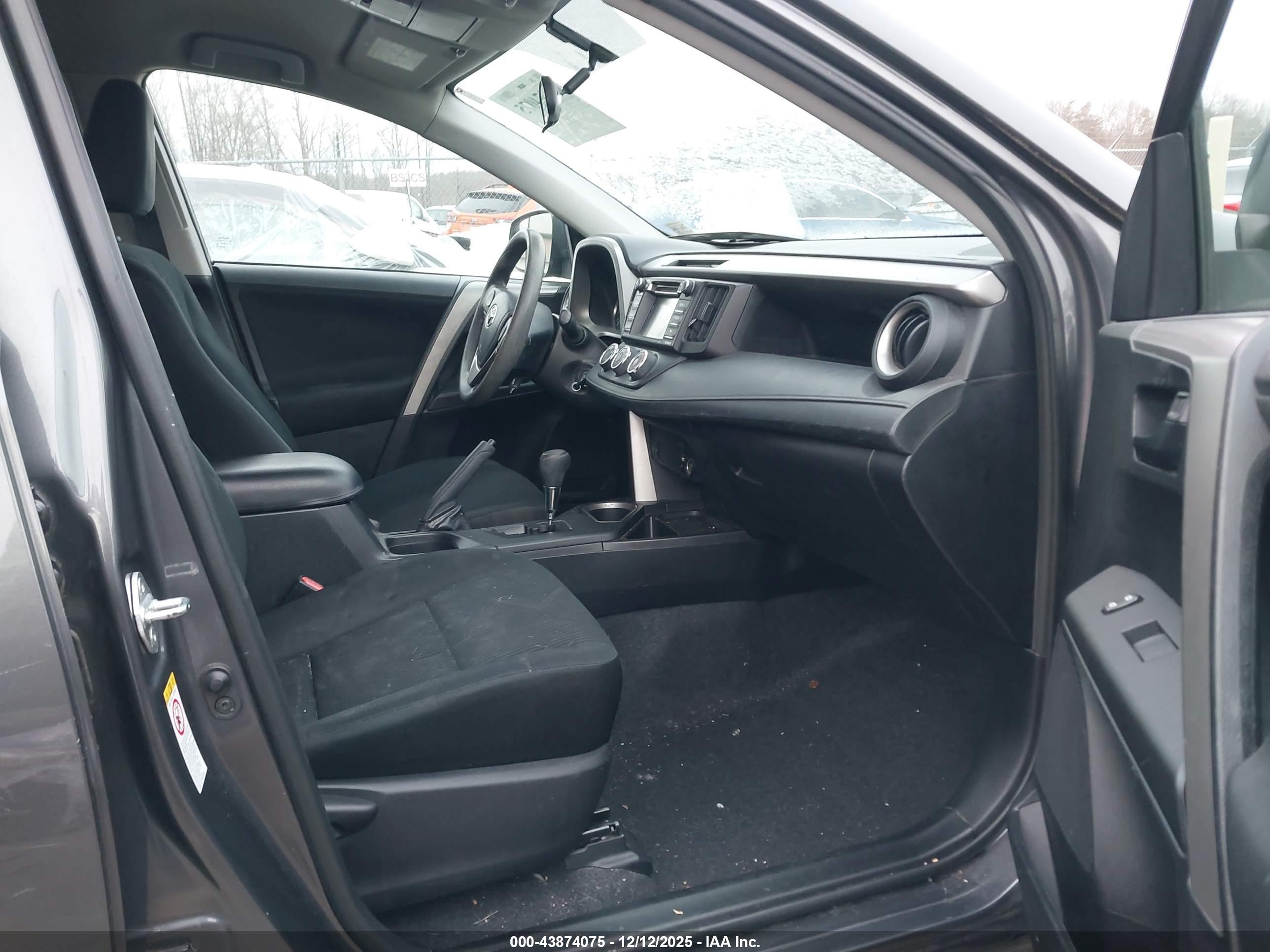 TOYOTA RAV4 image 5
