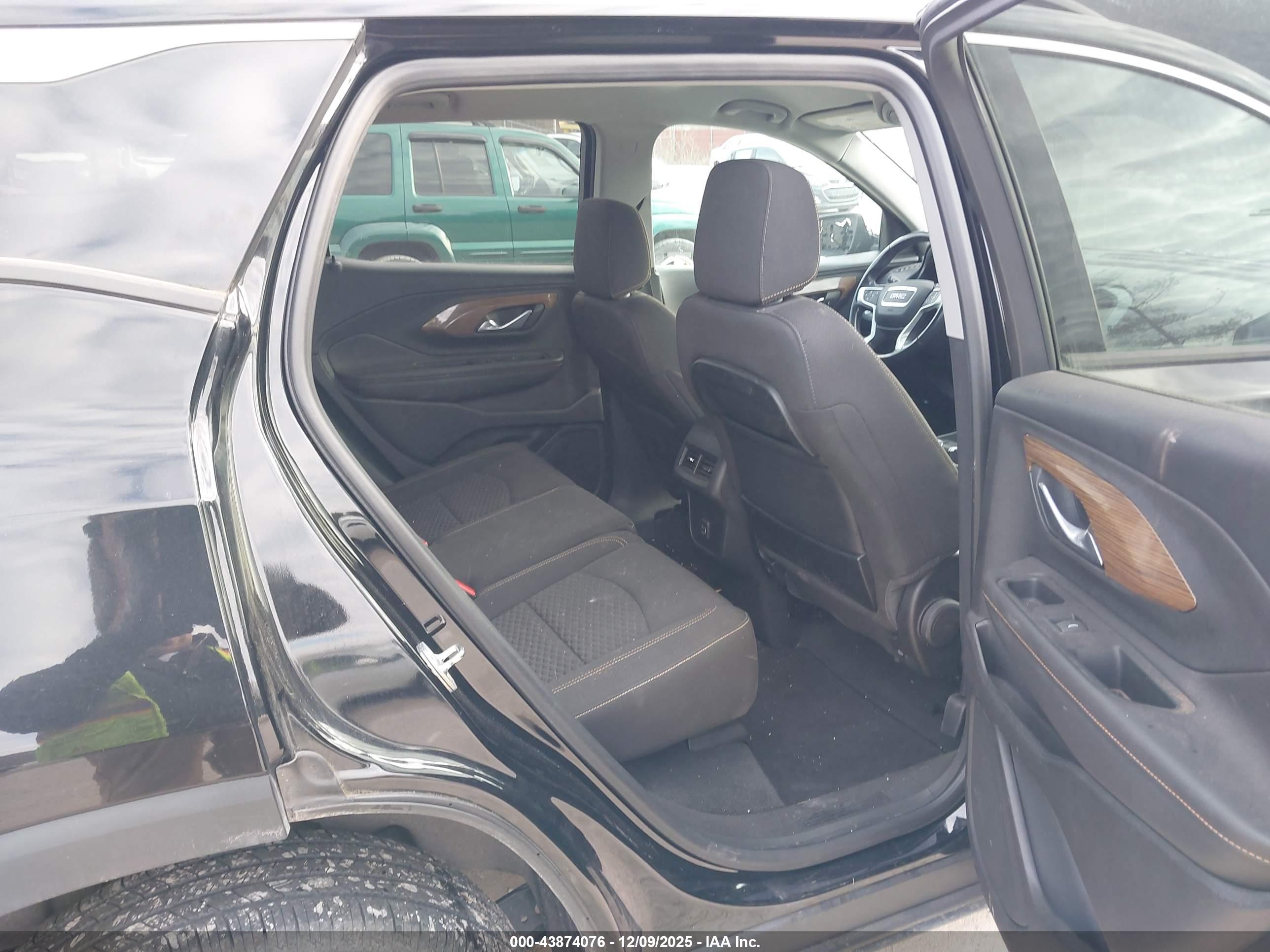 GMC TERRAIN image 8