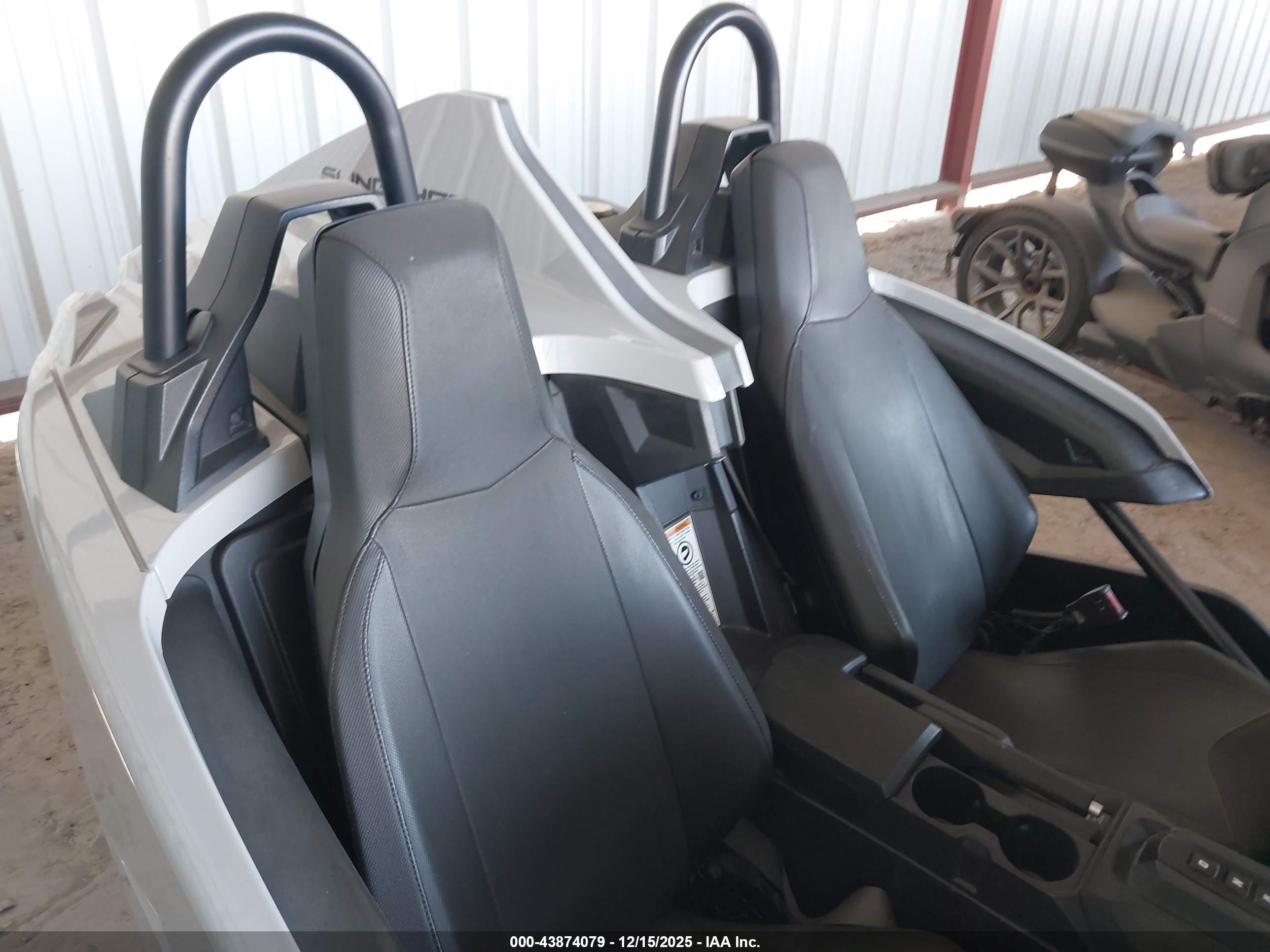 POLARIS SLINGSHOT image 8