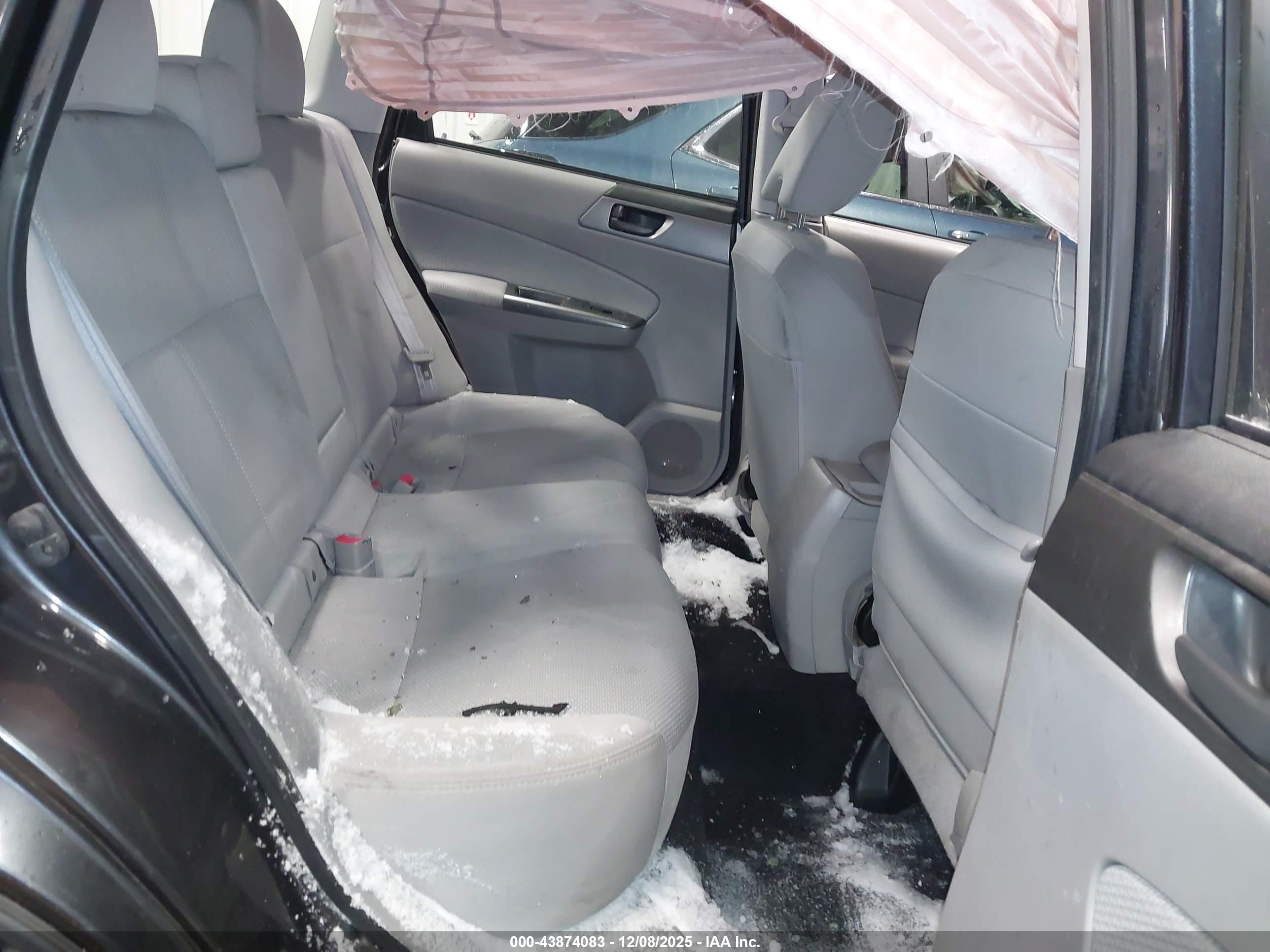 SUBARU FORESTER image 8