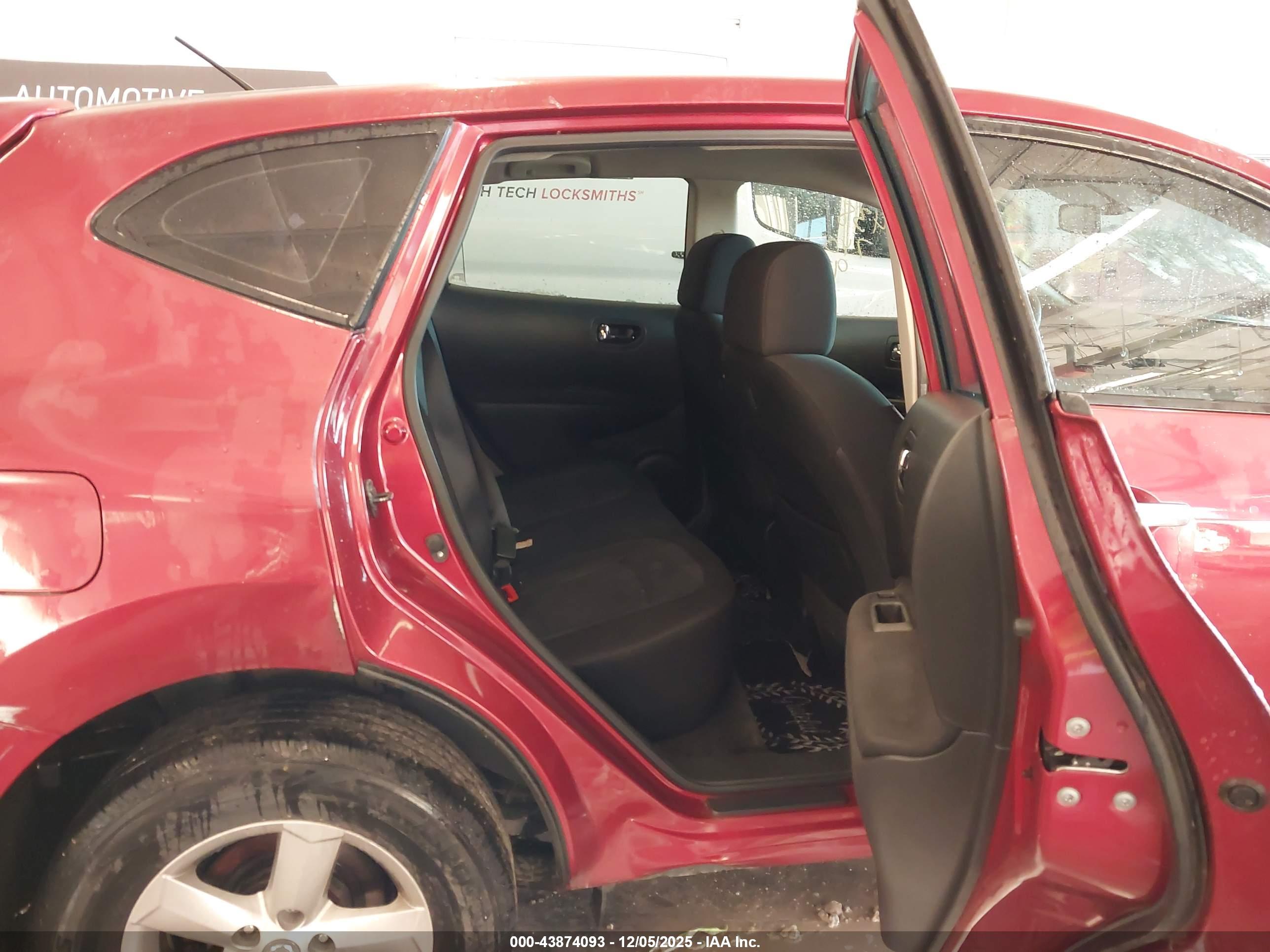 NISSAN ROGUE image 8