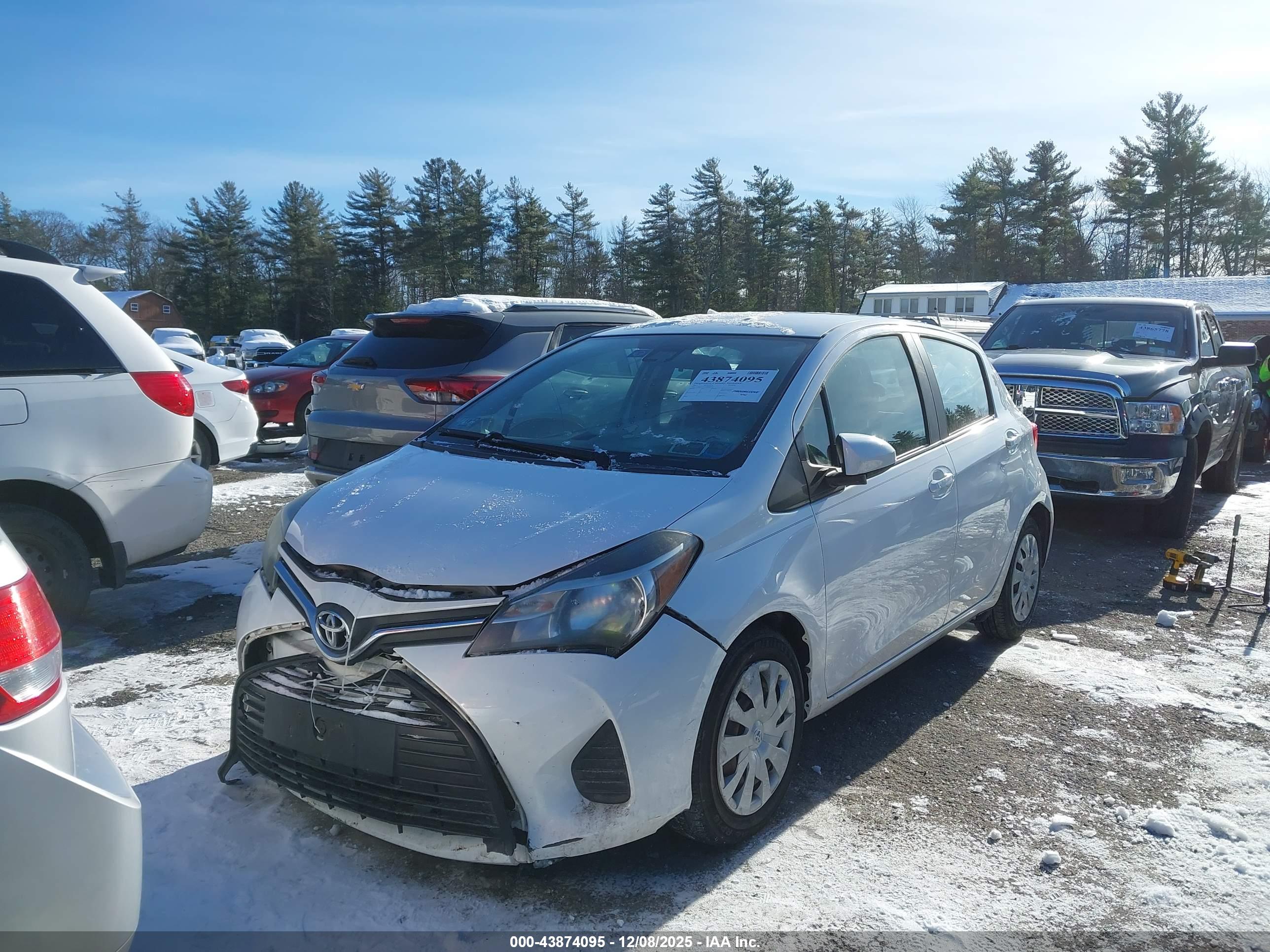 TOYOTA YARIS image 2