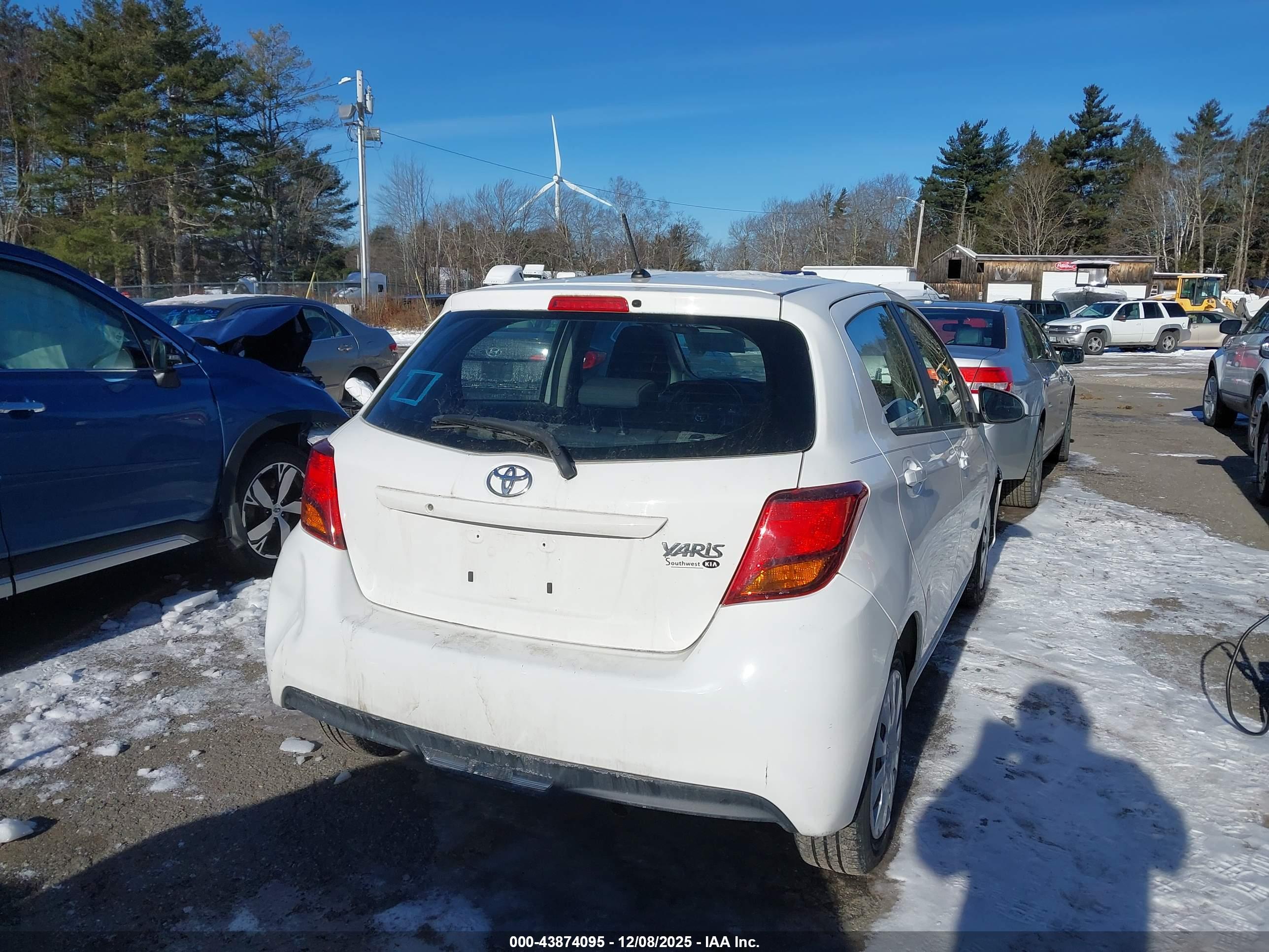 TOYOTA YARIS image 4