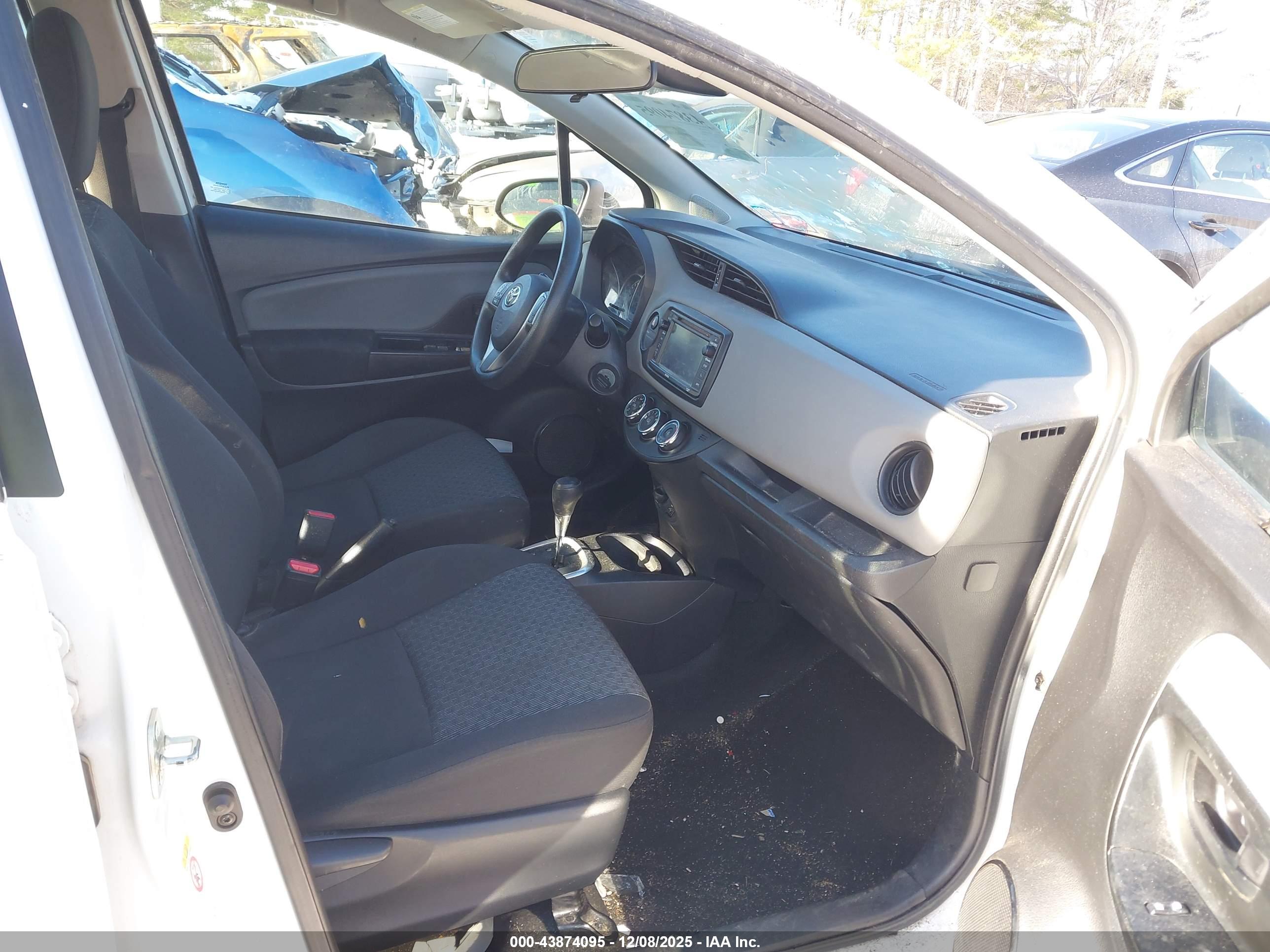 TOYOTA YARIS image 5