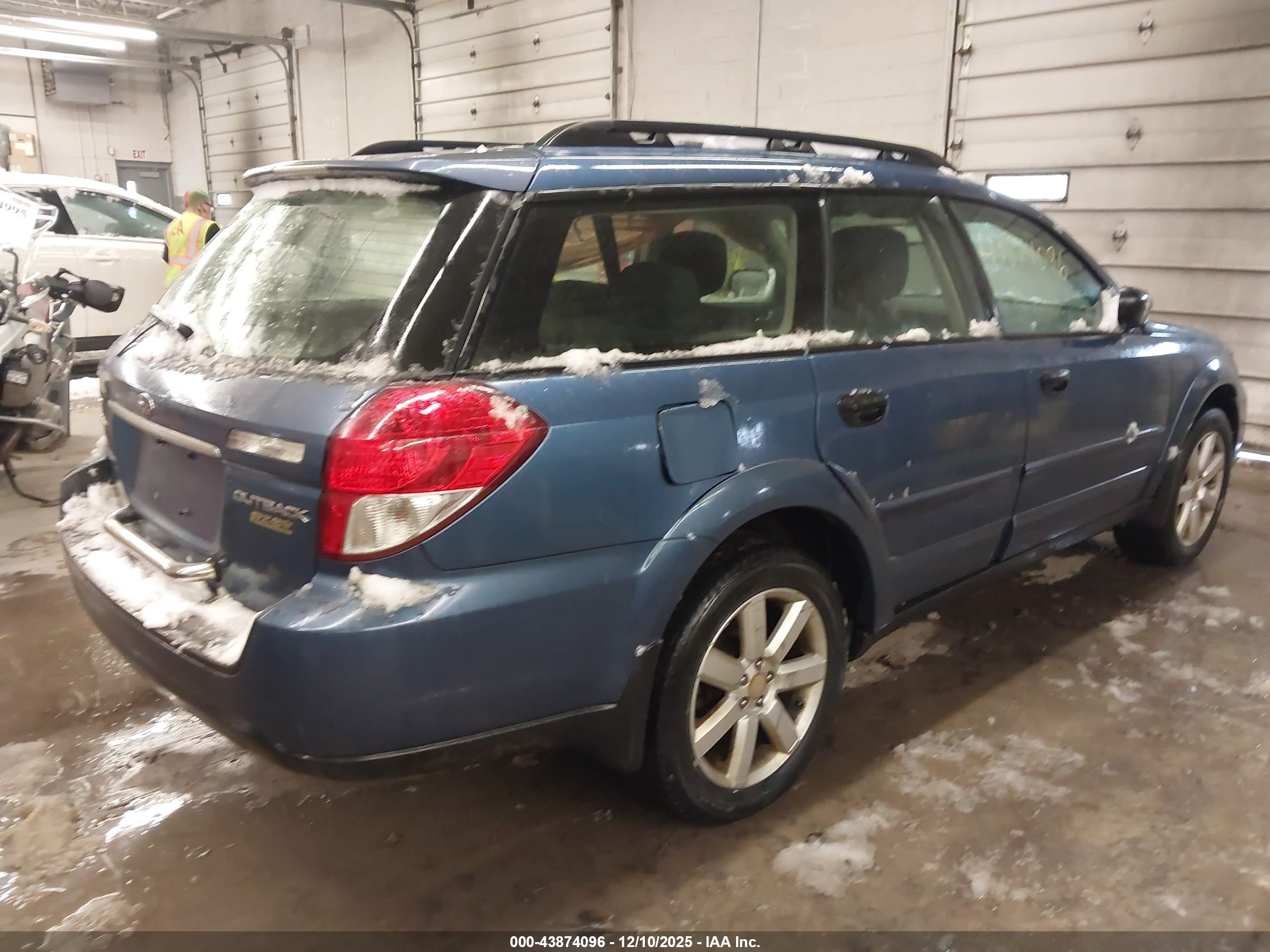 SUBARU OUTBACK image 4