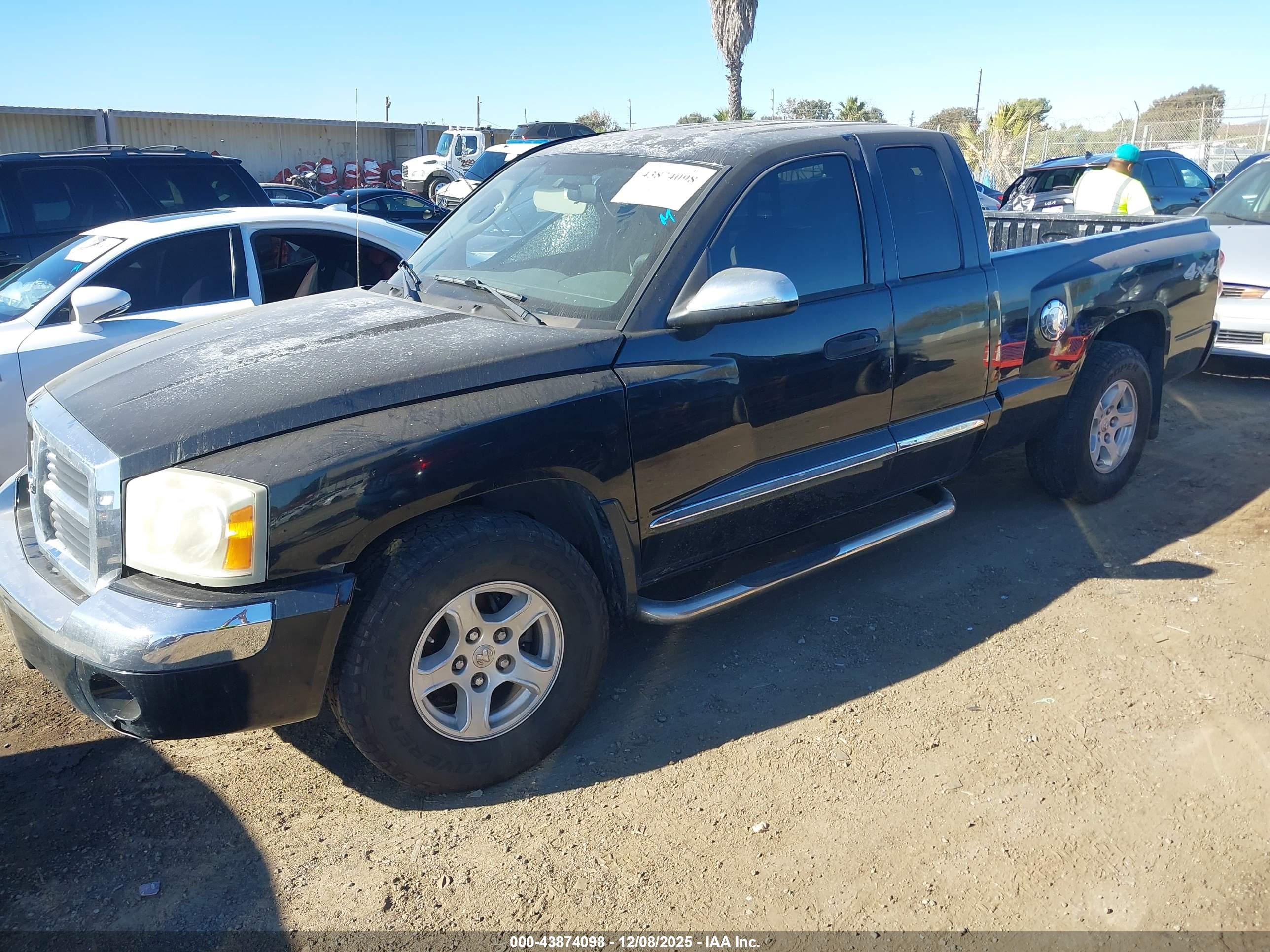 DODGE DAKOTA image 2