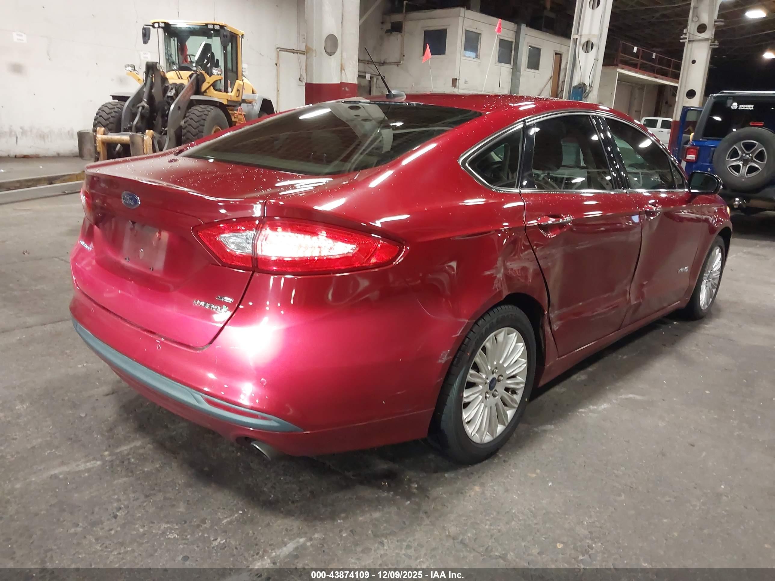 FORD FUSION image 4