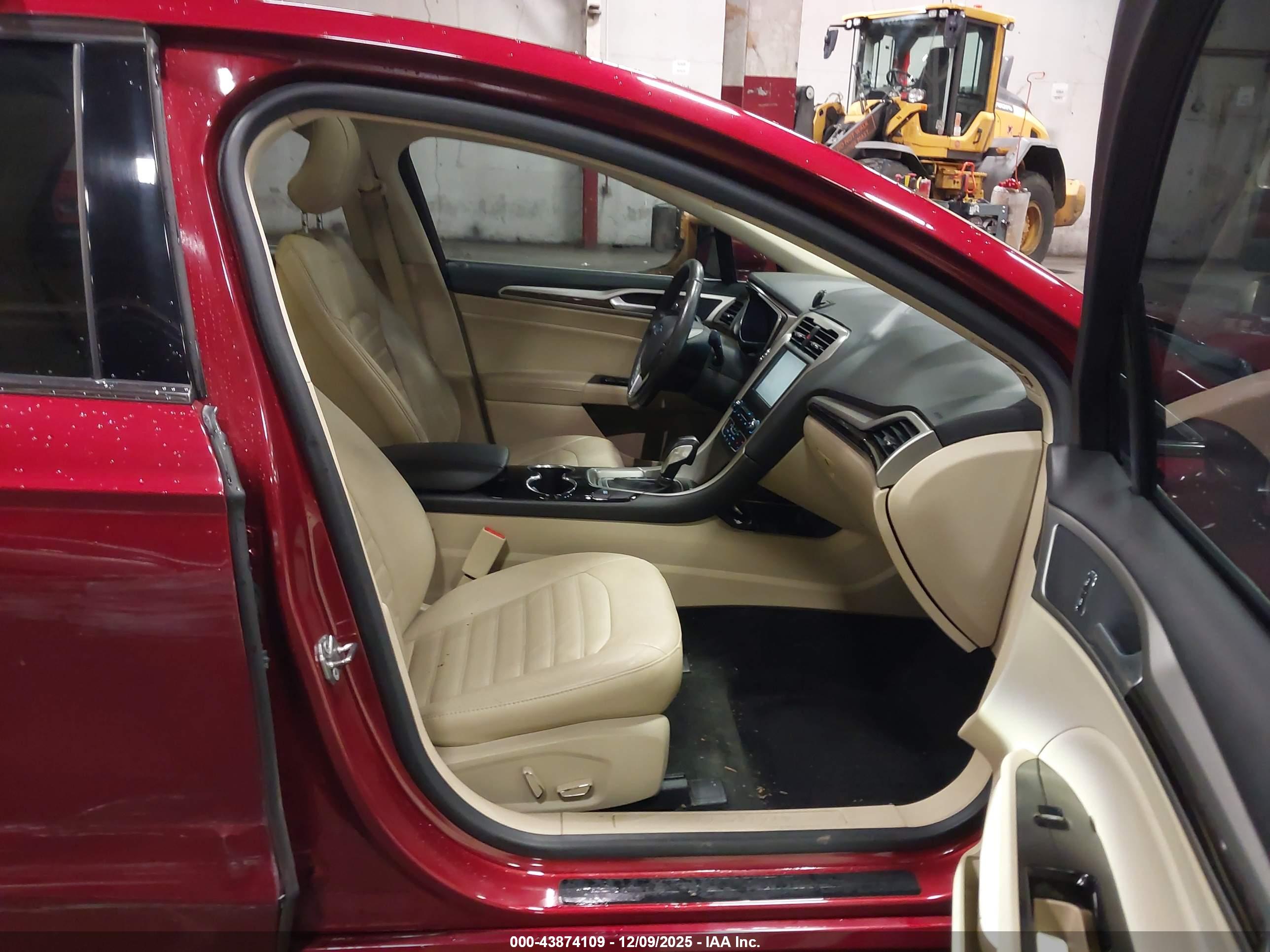FORD FUSION image 5