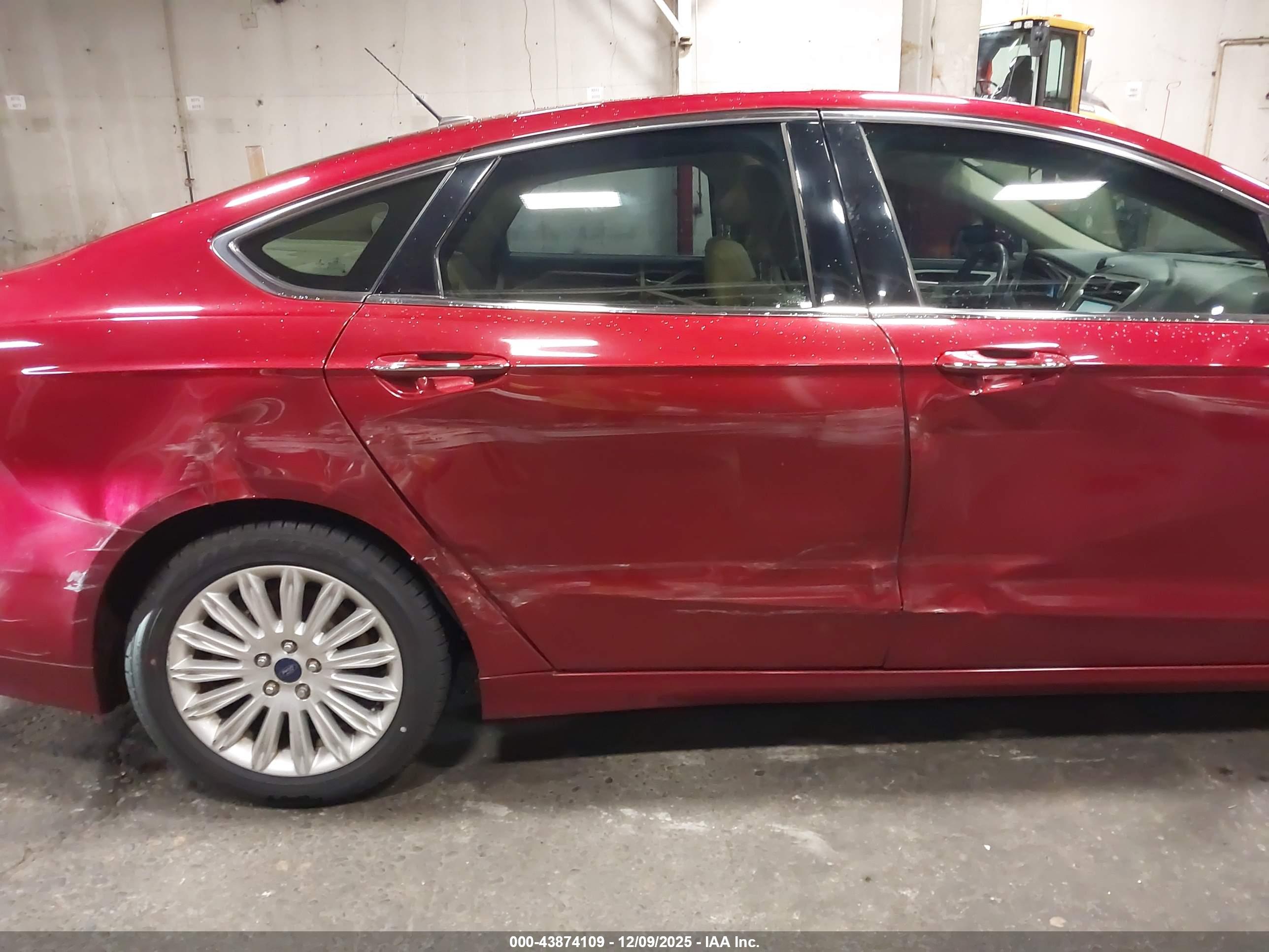FORD FUSION image 6
