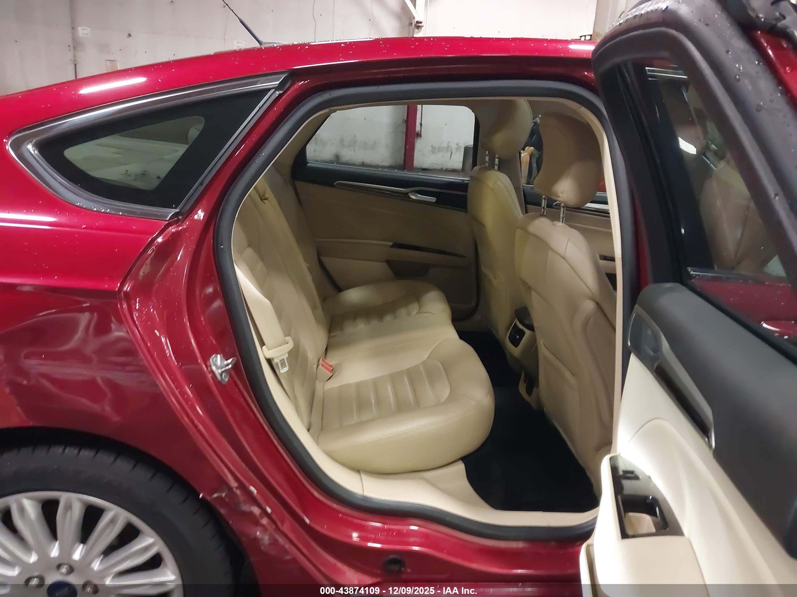 FORD FUSION image 8