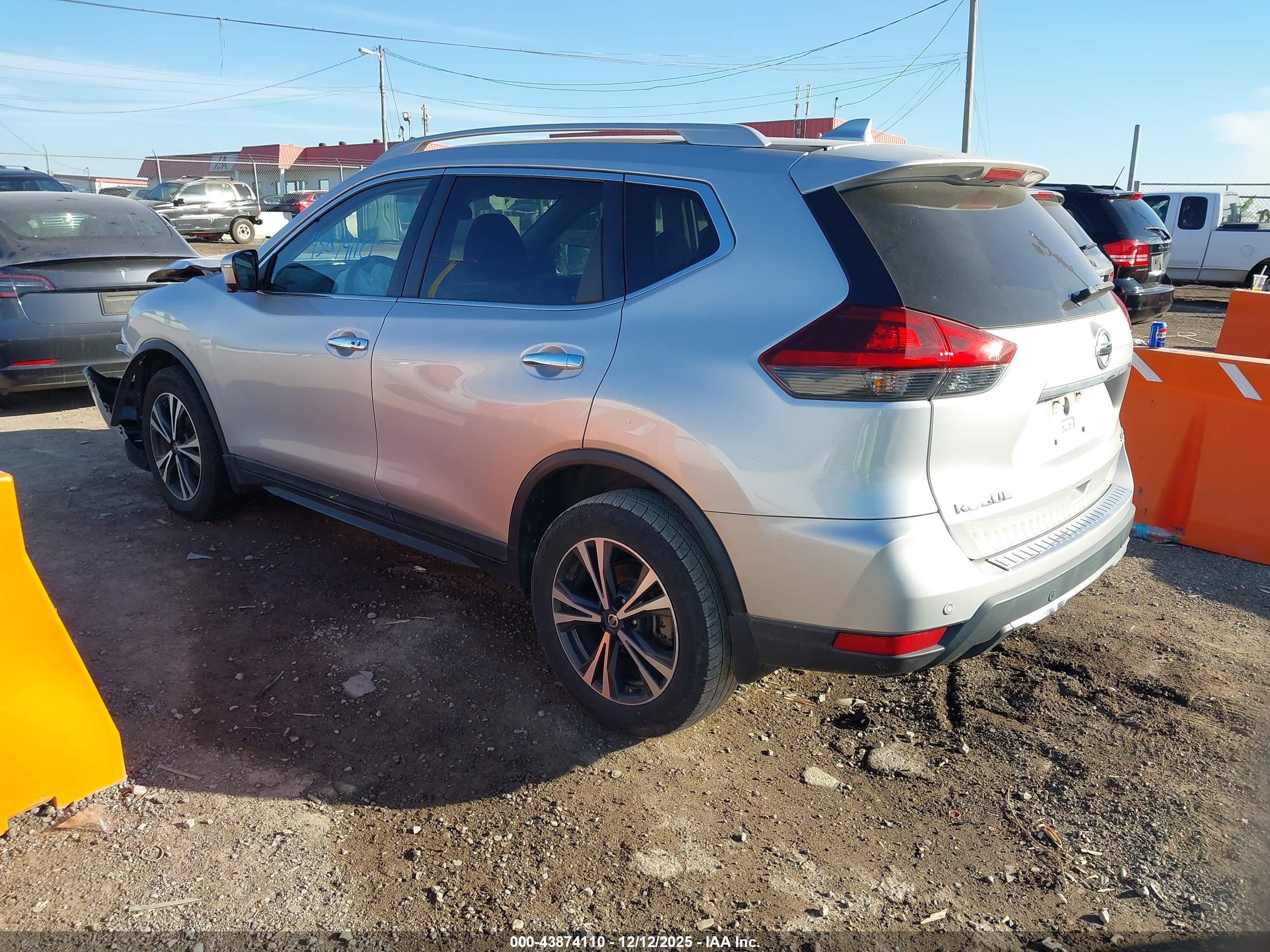 NISSAN ROGUE image 3
