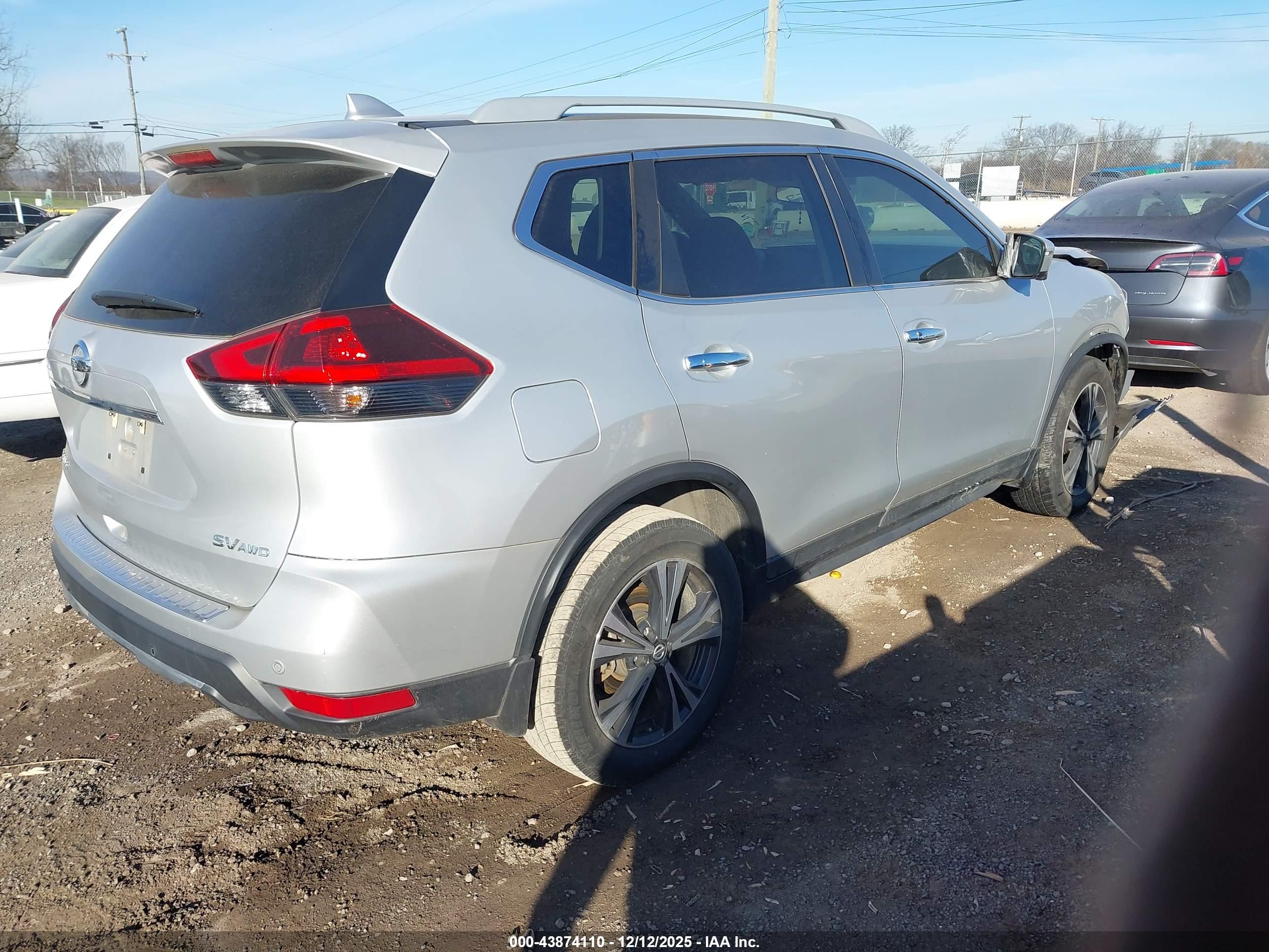 NISSAN ROGUE image 4