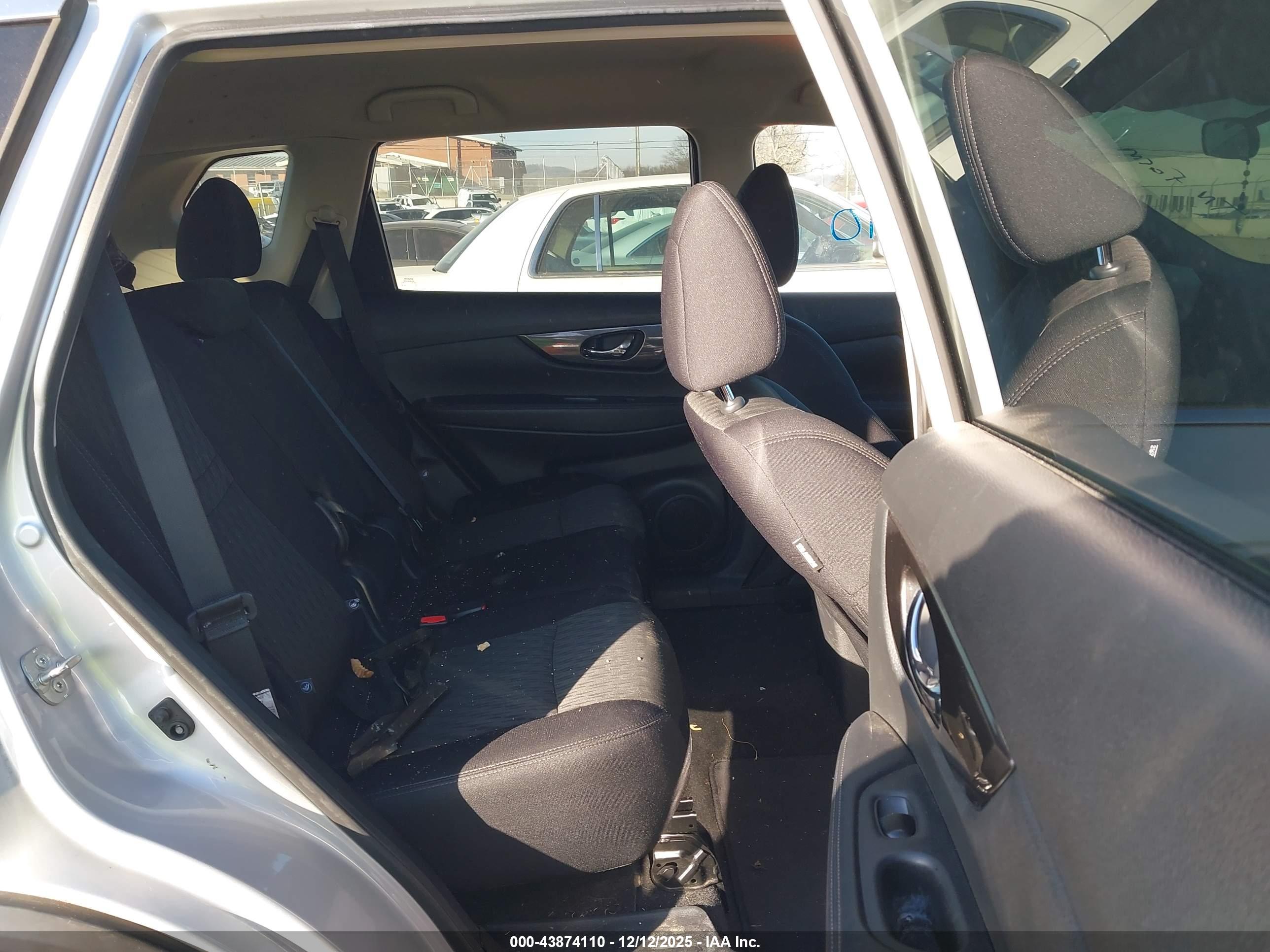 NISSAN ROGUE image 8