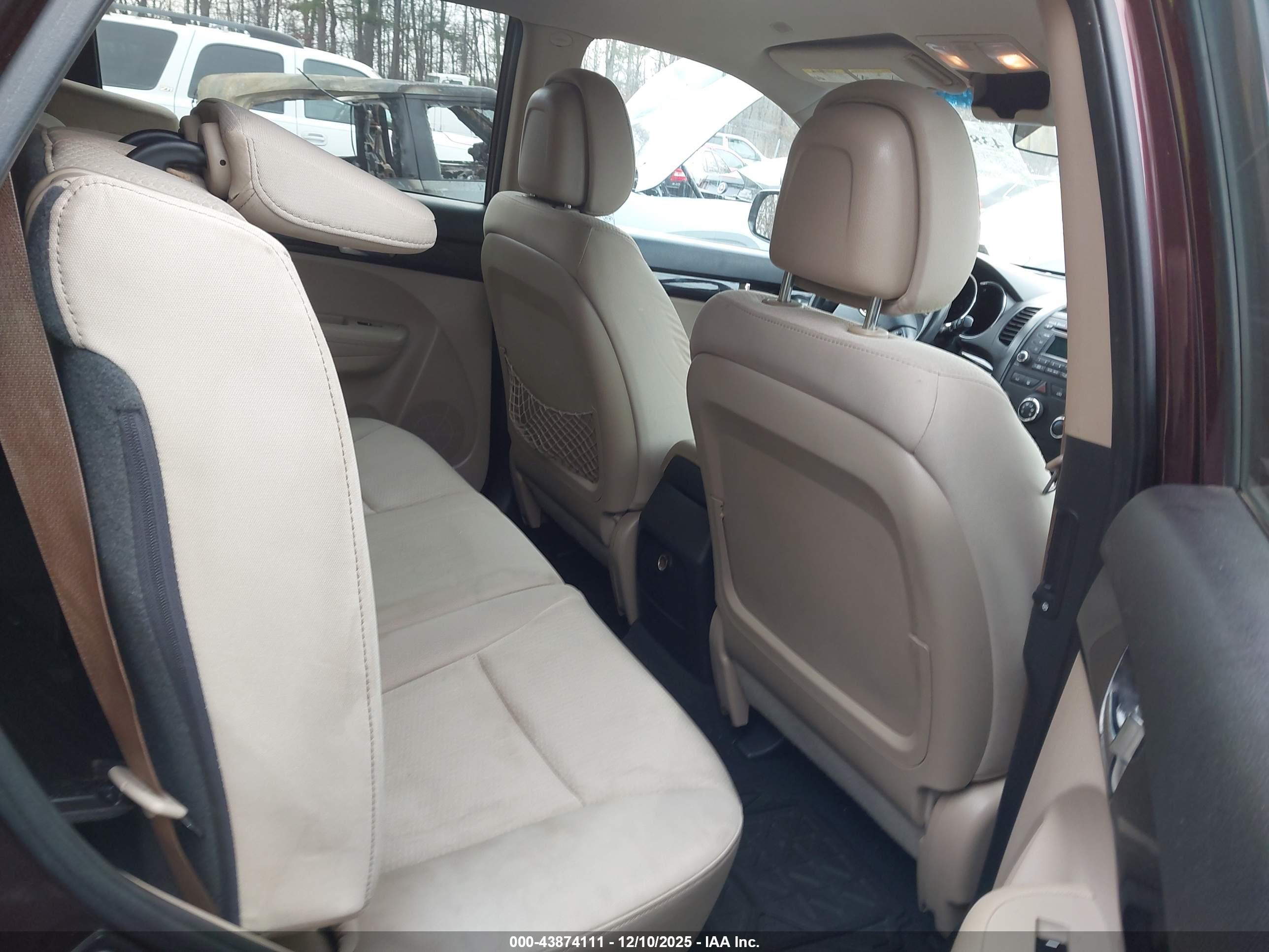 KIA SORENTO image 8
