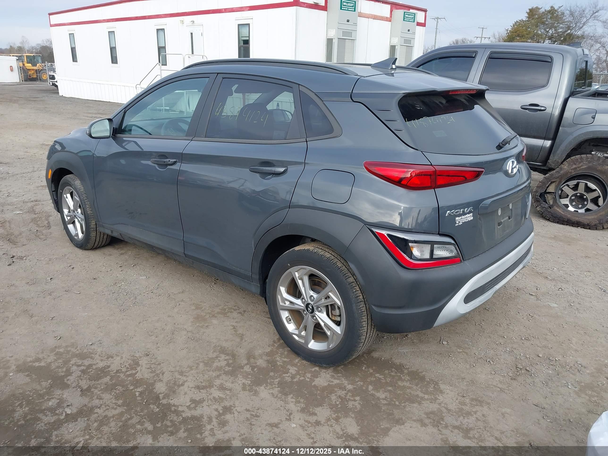 HYUNDAI KONA image 3