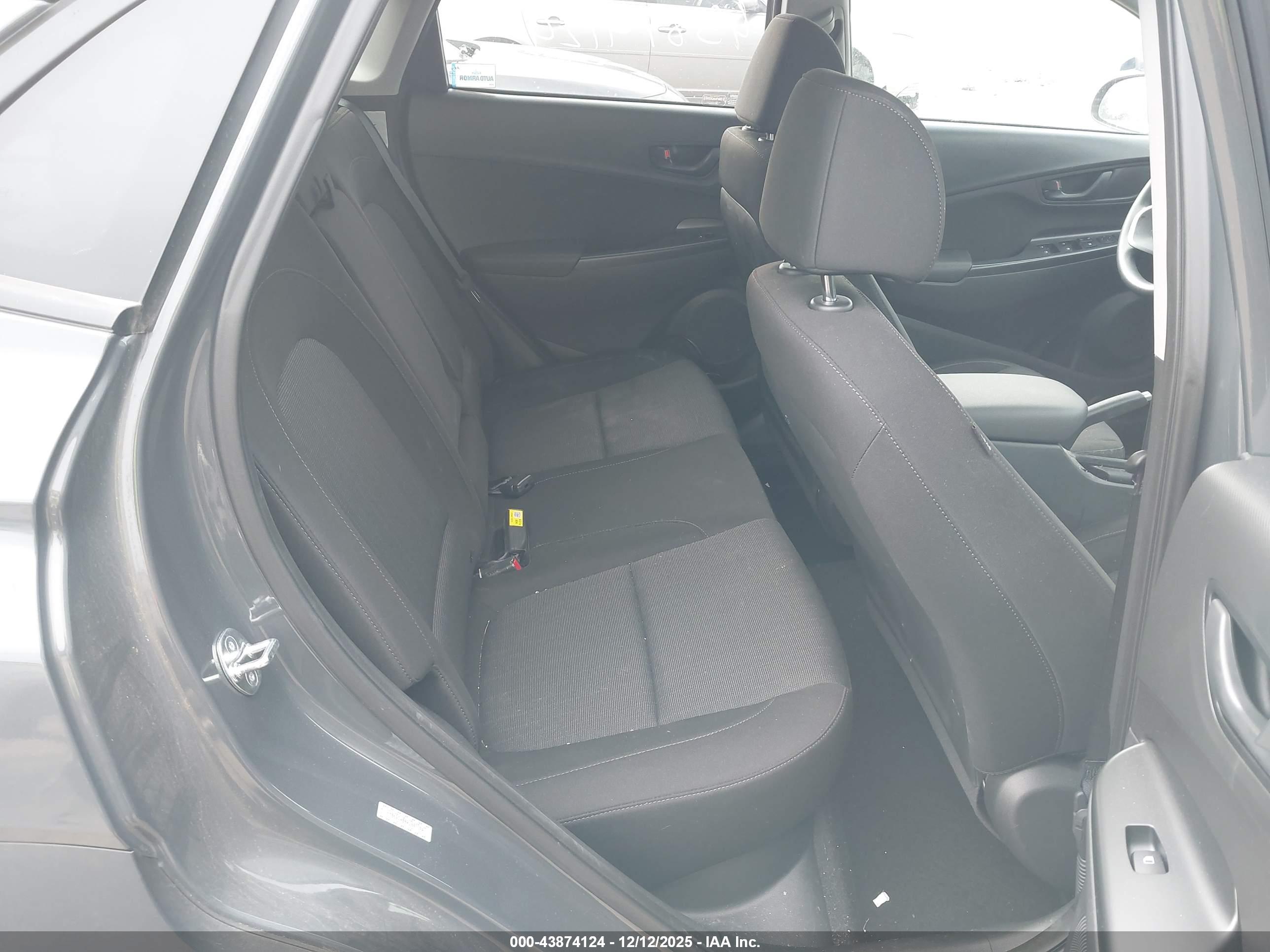 HYUNDAI KONA image 8