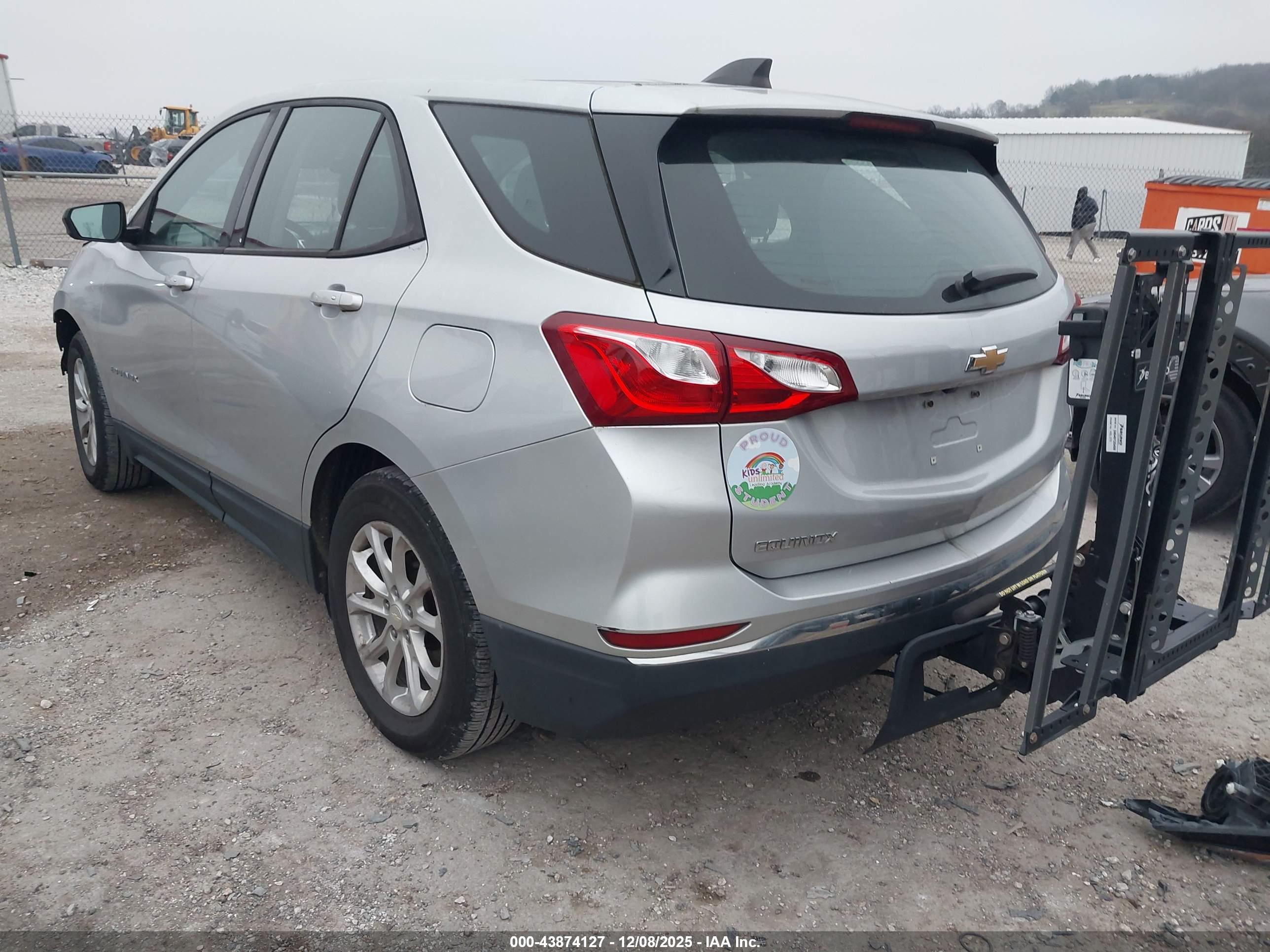CHEVROLET EQUINOX image 3