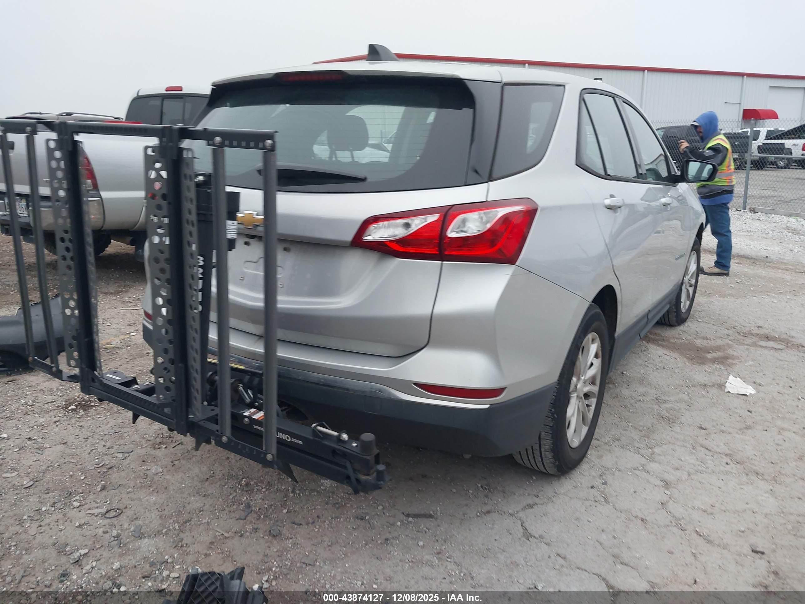 CHEVROLET EQUINOX image 4