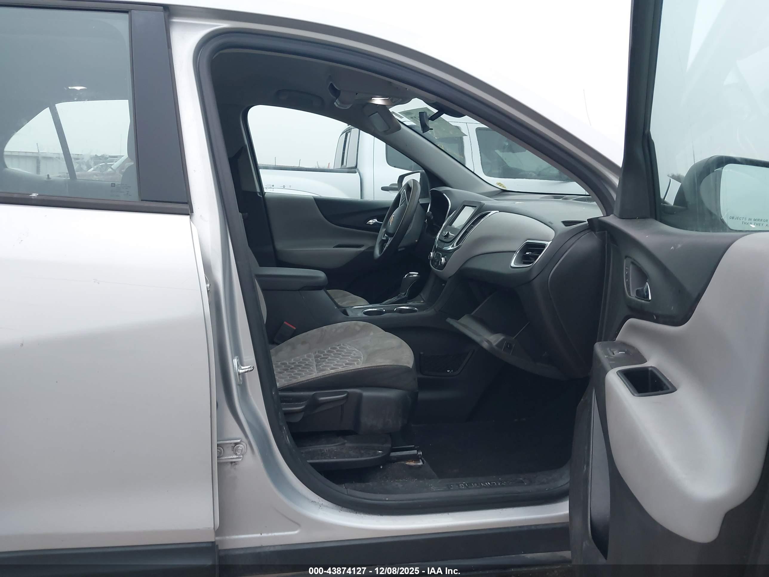 CHEVROLET EQUINOX image 5