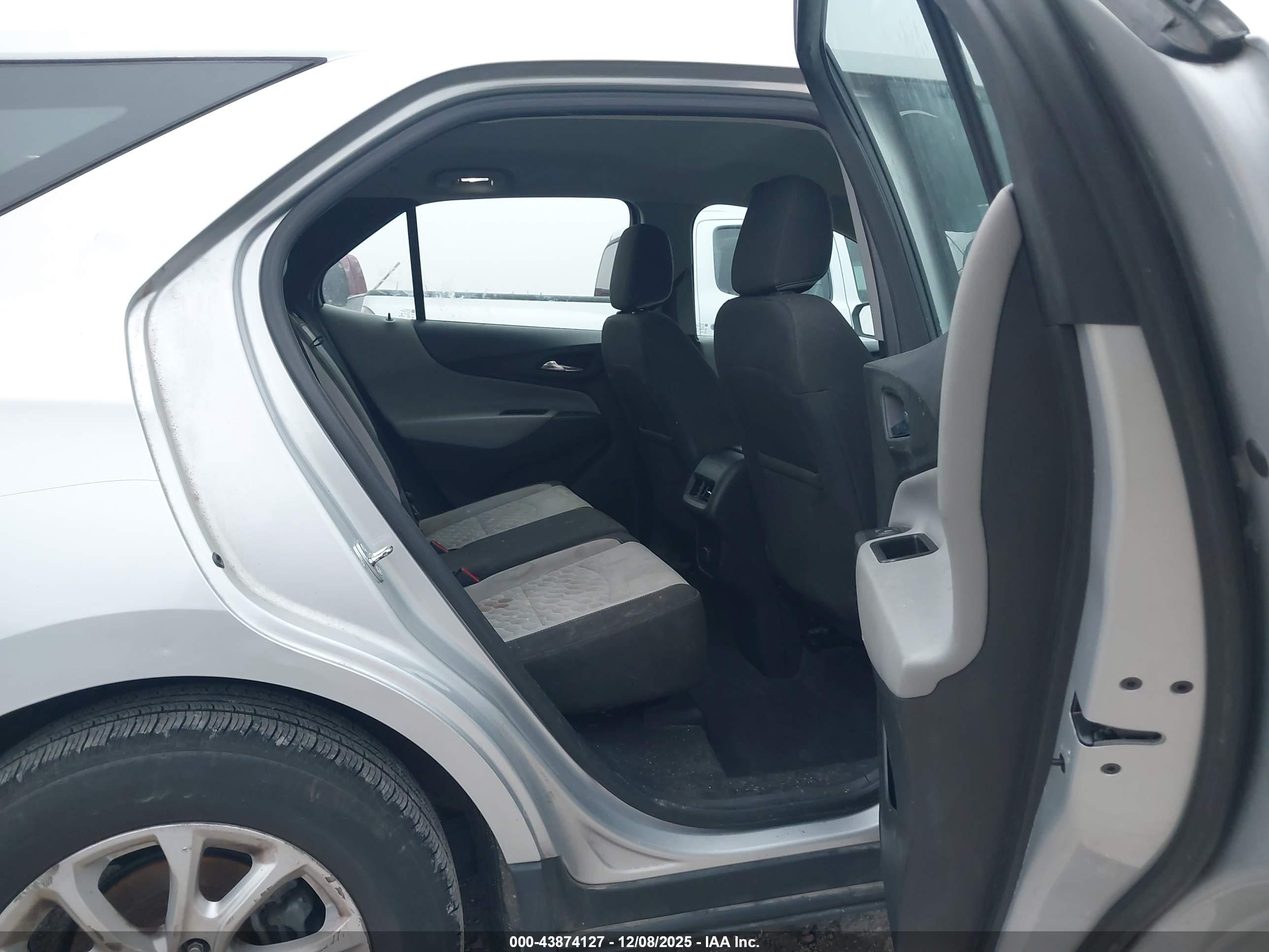 CHEVROLET EQUINOX image 8